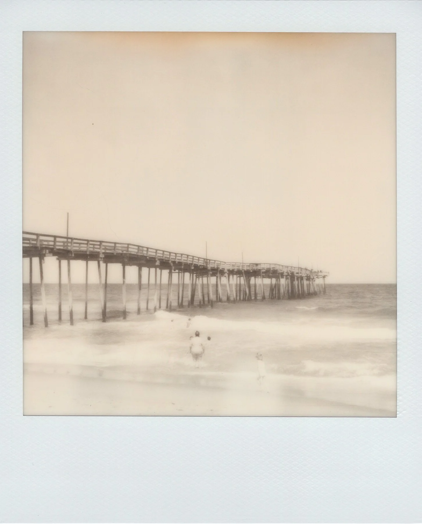 polaroid-sx-70-black-white-avon-fishing-pier-obx-2