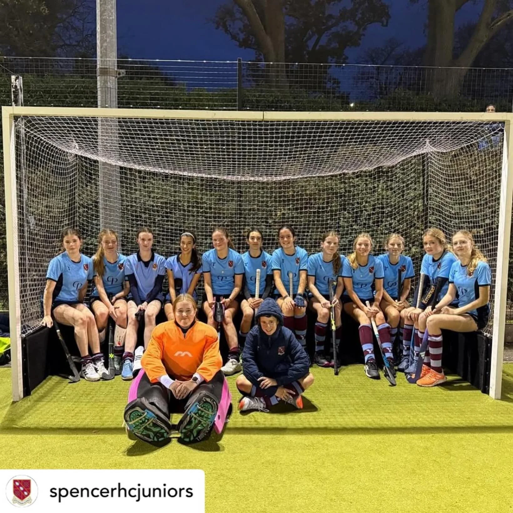 8-0 is quite the win! Well done everyone and best of luck in the next round!

Get @reshare_app &bull; @spencerhcjuniors An 8-0 win for our GU16 Wasps yesterday sees them through to the next round of the @englandhockey Championships. 4 goals from Fati