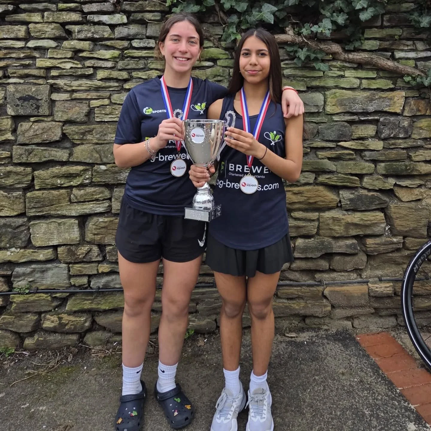 @spencersquashclub's Mya Goel and Anna Ratto playing for Surrey in the finals of the National Inter Counties against Wales. 

Mya won the deciding rubber 3-2 after being 2-0 down in an epic match.

Congratulations Mya and Anna!

#Spencer #Squash #Jun