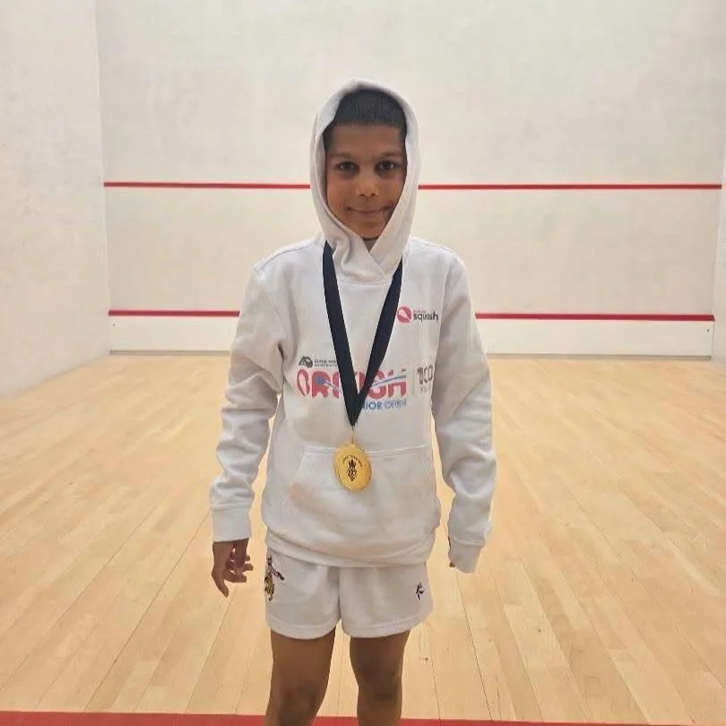 Congratulations to Niall who is following in the footsteps of his sisters Maya and Nikita with his love for Squash!

Niall won the Queens Club junior bronze this weekend, playing up an age group in the U13s.

Niall was unseeded going into the competi