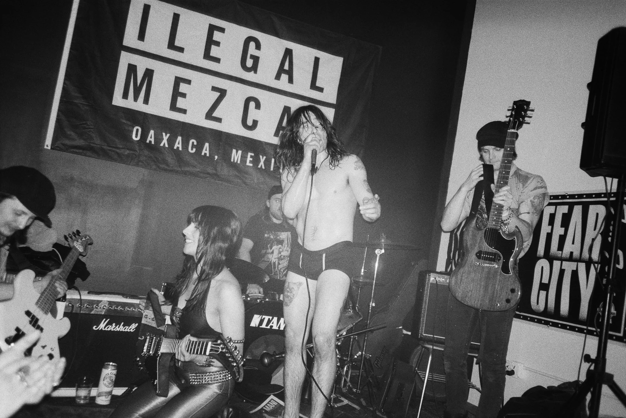 nicos illegal-20.jpg