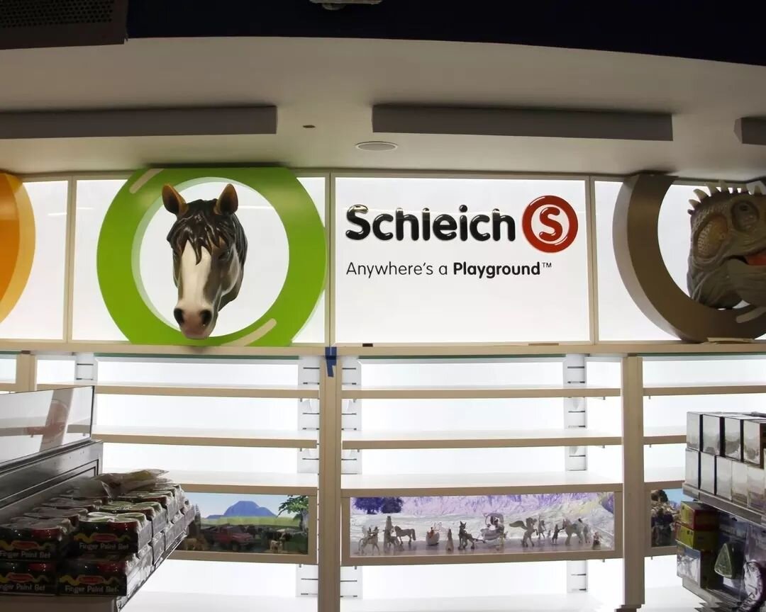 If you're a parent of an animal-loving child, you probably know Schleich toys very well🦒

For this project, Czinkota Studios created light boxes in addition to the animal heads to highlight the toys' dioramas! The animal heads were digitally carved,