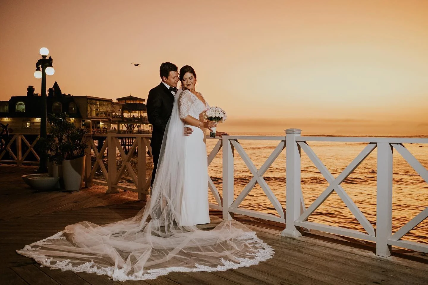 De esos d&iacute;as de verano, horas de mar y de sol
.
M &amp; M✨
.
#noviosluminers #bodasperu #bodasenlima #belovedstories #weddingmoments #inspiredbrides #thebridestory #loversofthelight #magicbride #epicwedding #dreamweddingdress #awesomeweddingdr