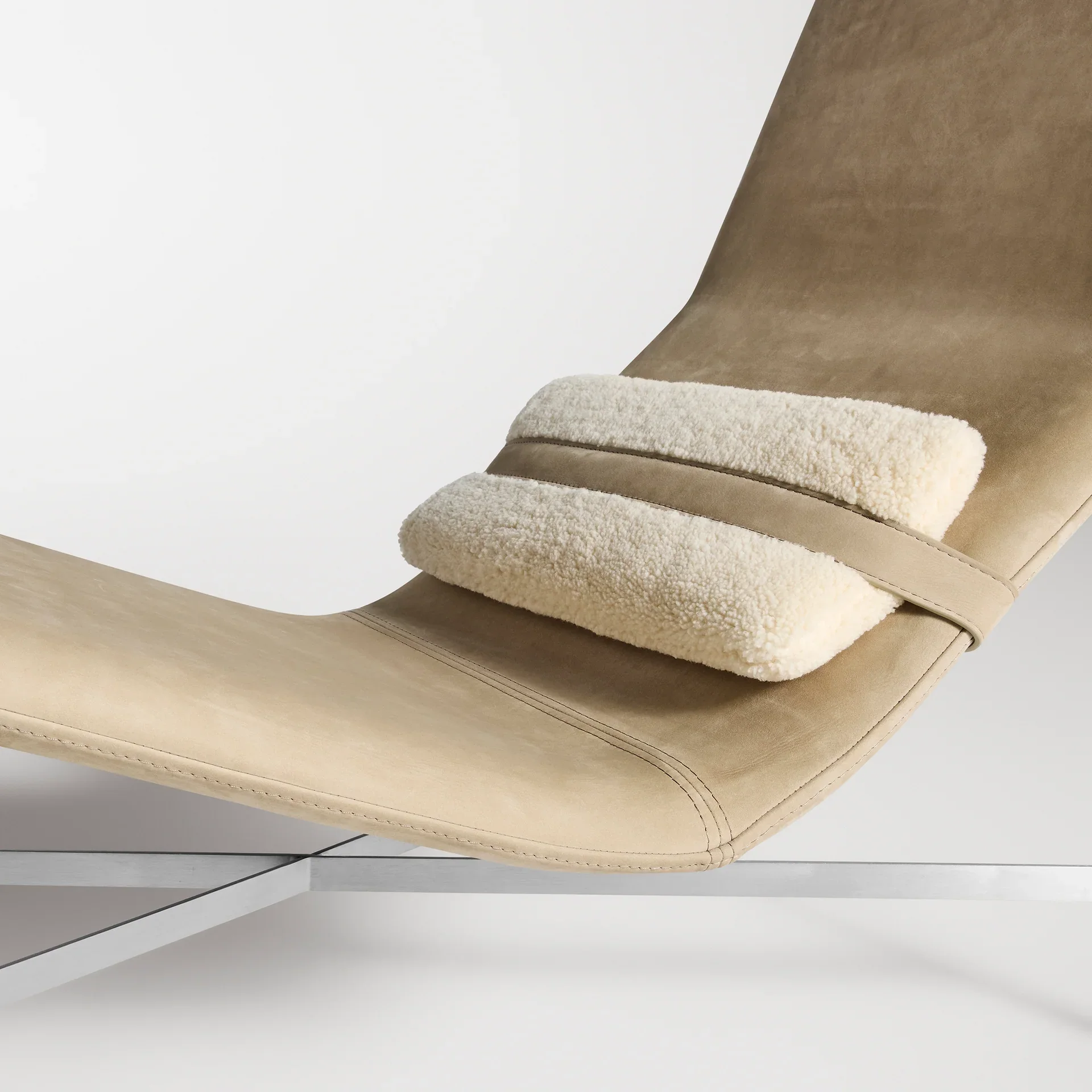 DS1-CHAISE-SA_Detail_OnGrey_Crop_a8a286cc-c5d6-495f-a968-dc2282ef38db.webp