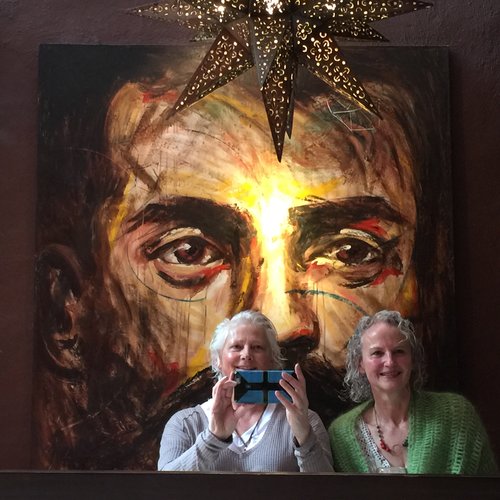 A little art by Felipe Ferguson with breakfast. Pictured, Kathie Vezzani and Katie Kendrick