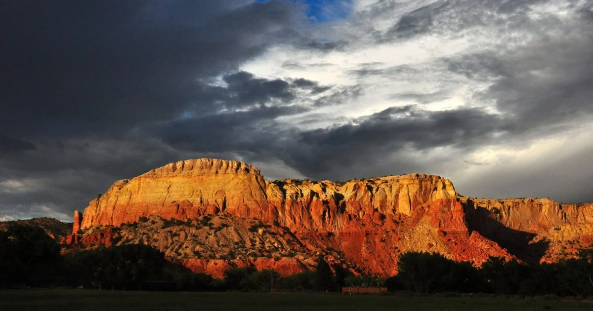 Ghost_Ranch_redrock_cliffs_clouds-1200x630.jpg