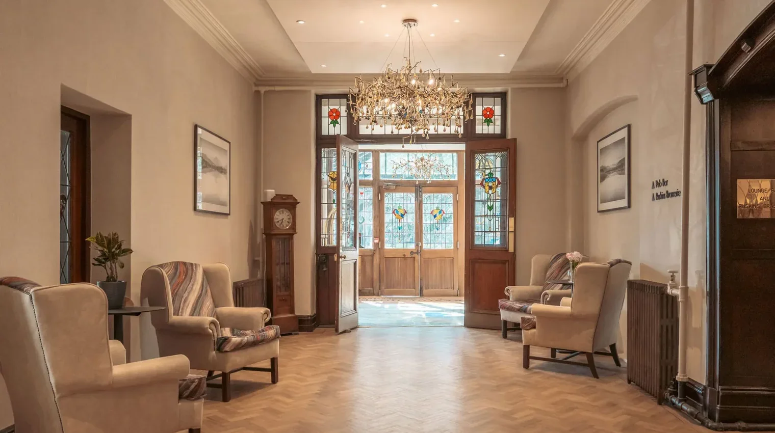 lakeside-hotel-lobby-about-1520x850.webp