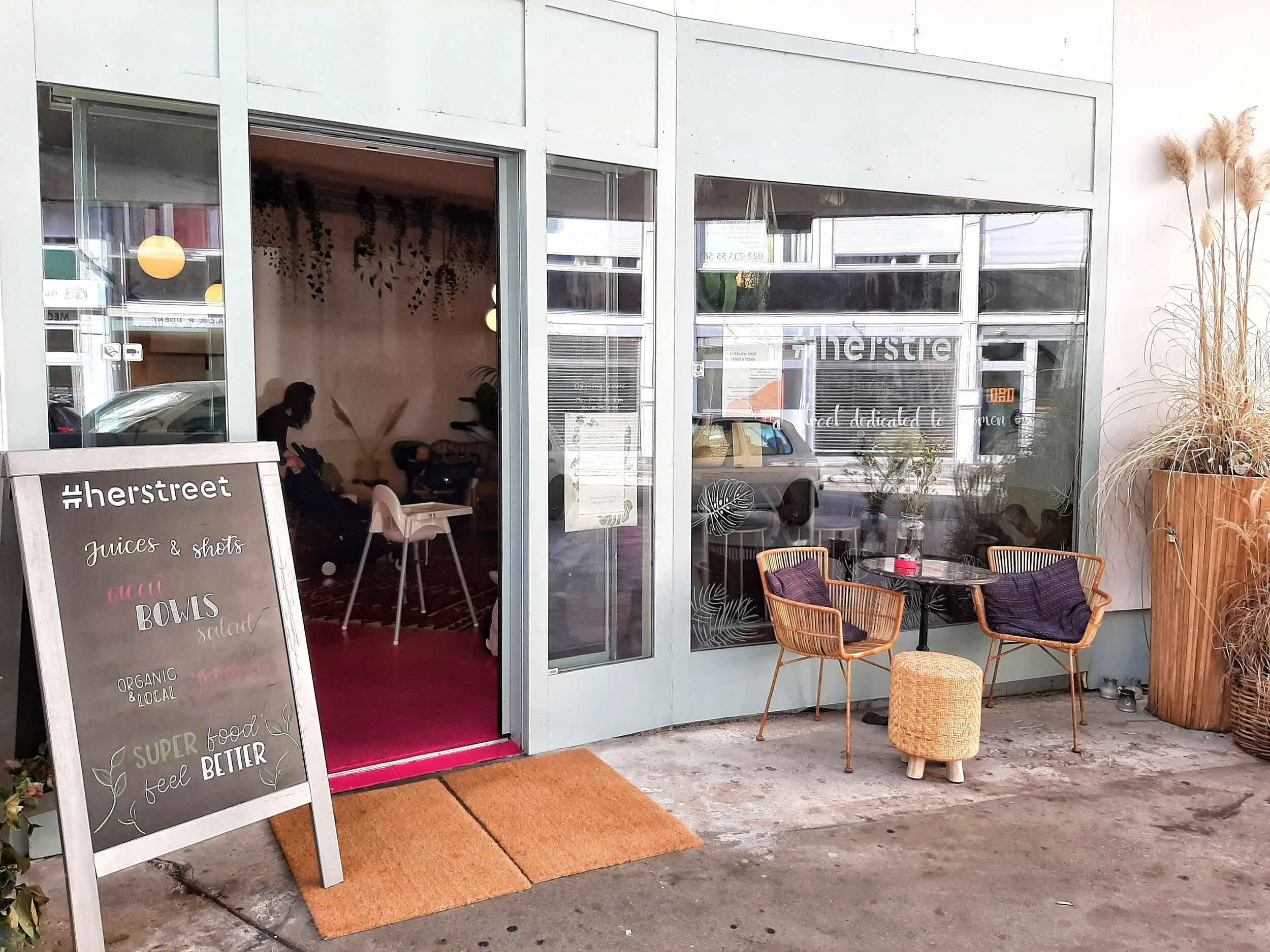 Child and Dog-friendly café - Her Street, Eaux-Vives