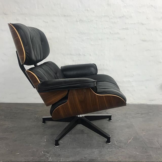 Eames walnut lounge chair for sale (1997, USA) 
DM for more info .