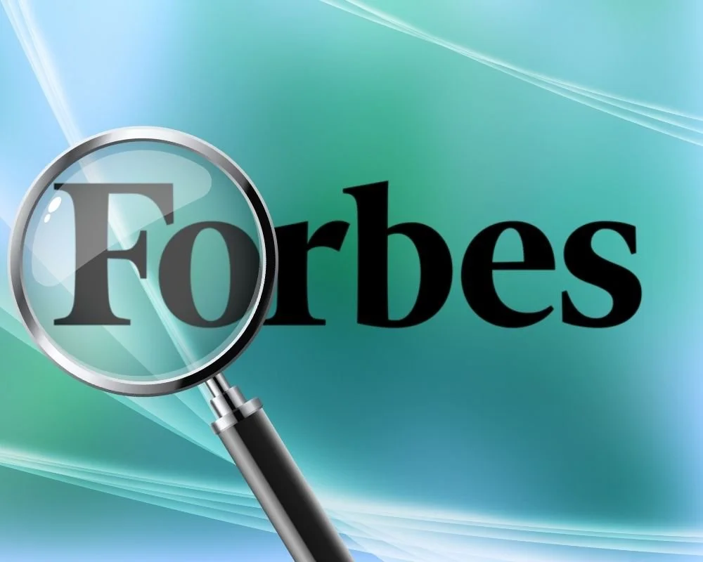 Forbes, acusado de vender MFA’s como espacios legítimos a marcas globales importantes