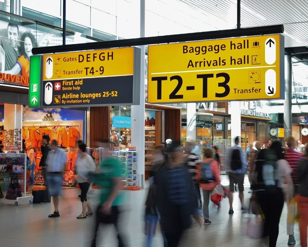 WHSmith lanza su RMN en aeropuertos apostando por la publicidad en espacios de tránsito