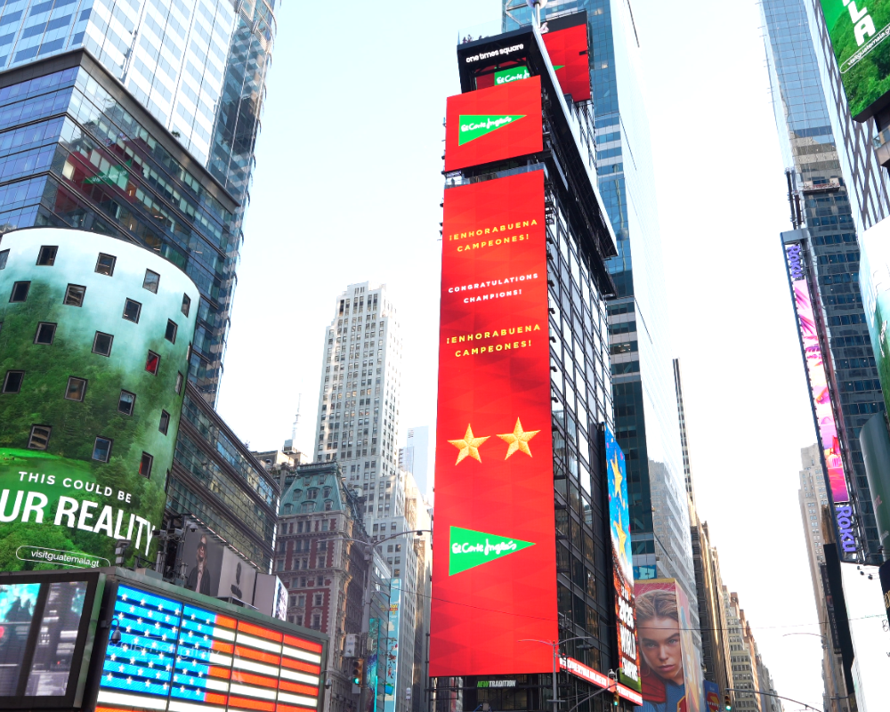 El Corte Inglés lleva el apoyo a la Selección Española a la pantalla más icónica de Nueva York en la final del Mundial