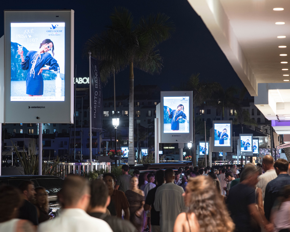 Exterior Plus lanza la compra programática en su mobiliario urbano digital
