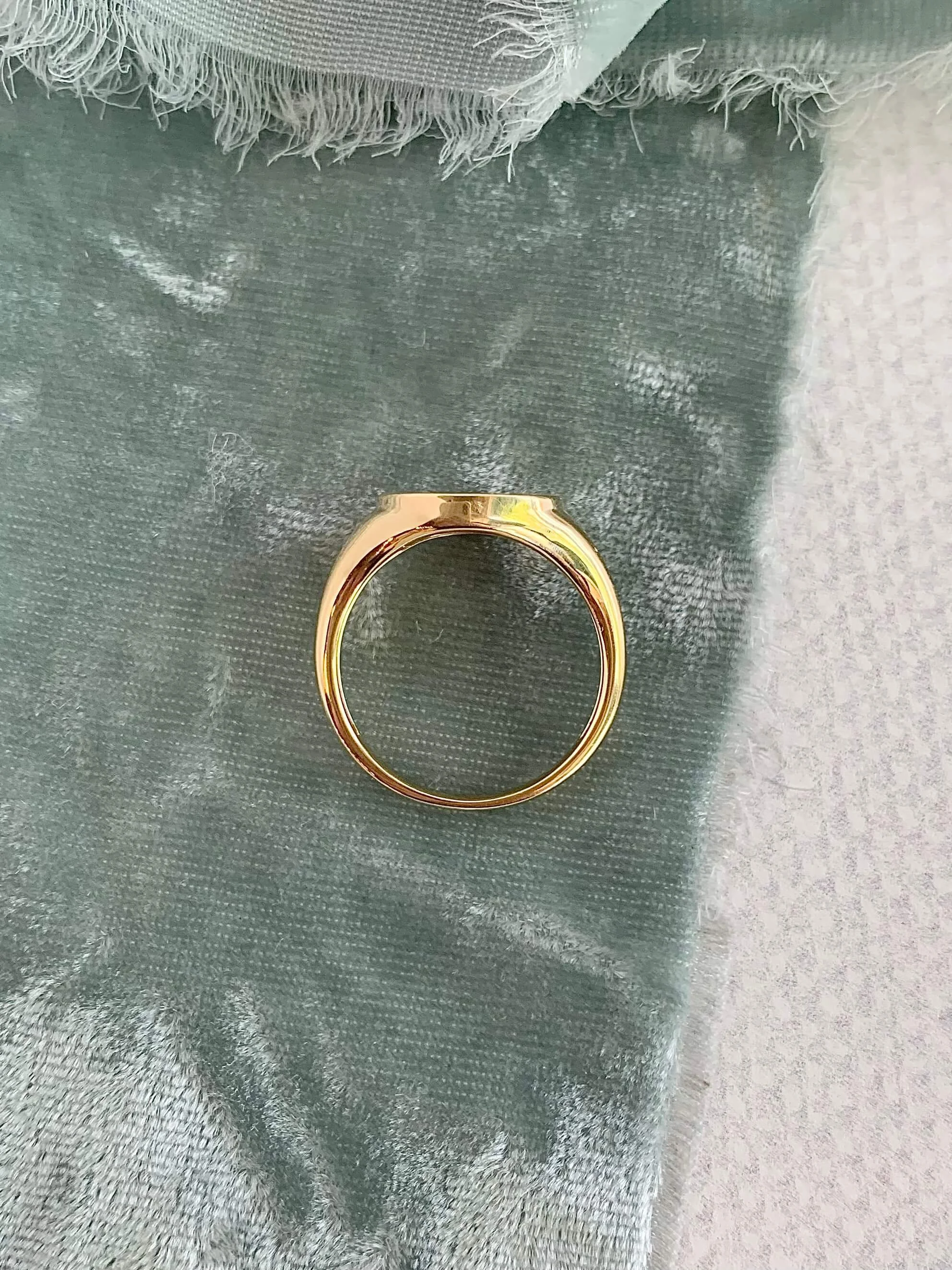 Signet Sapphire Radiant 18k Yellow Gold Ring