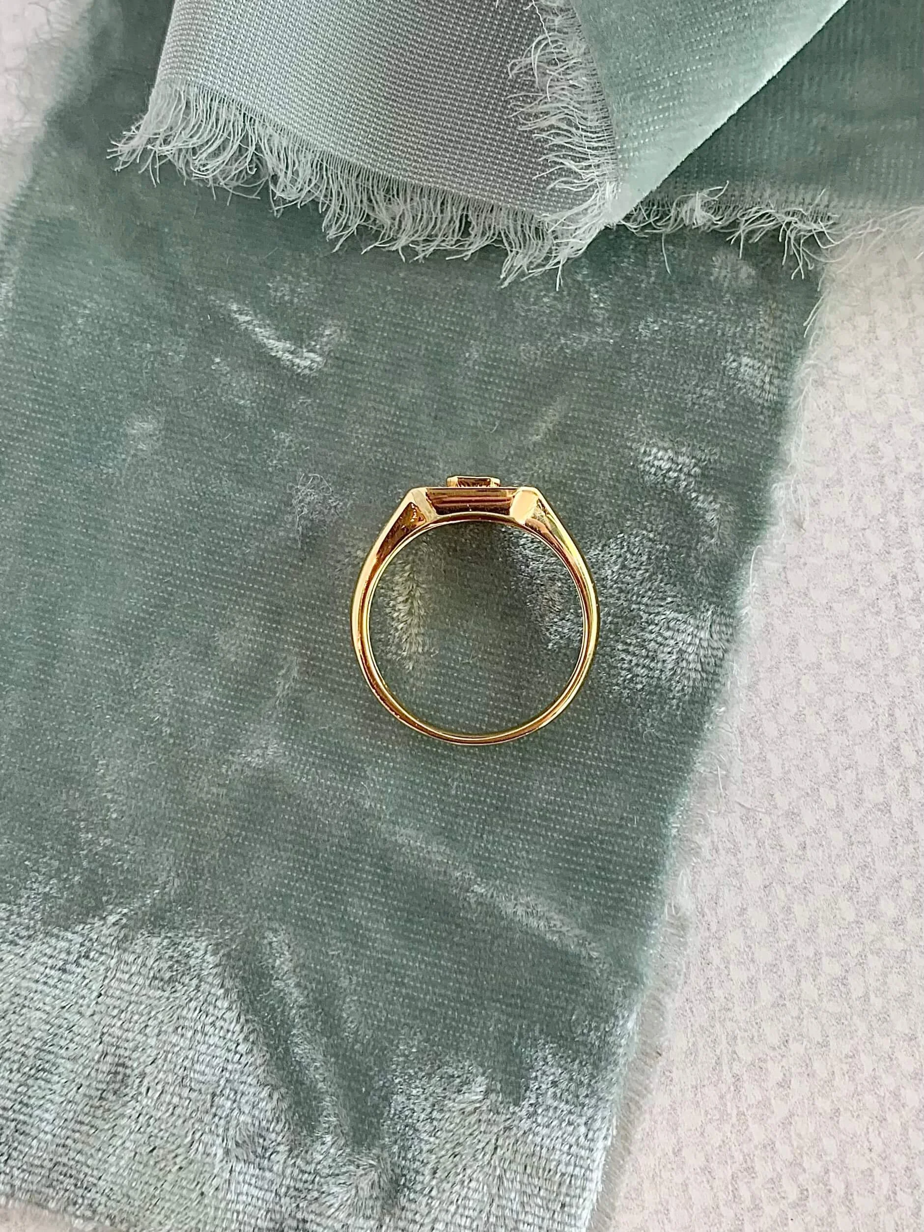 Radiant Diamond Signet 18k Yellow Gold Ring