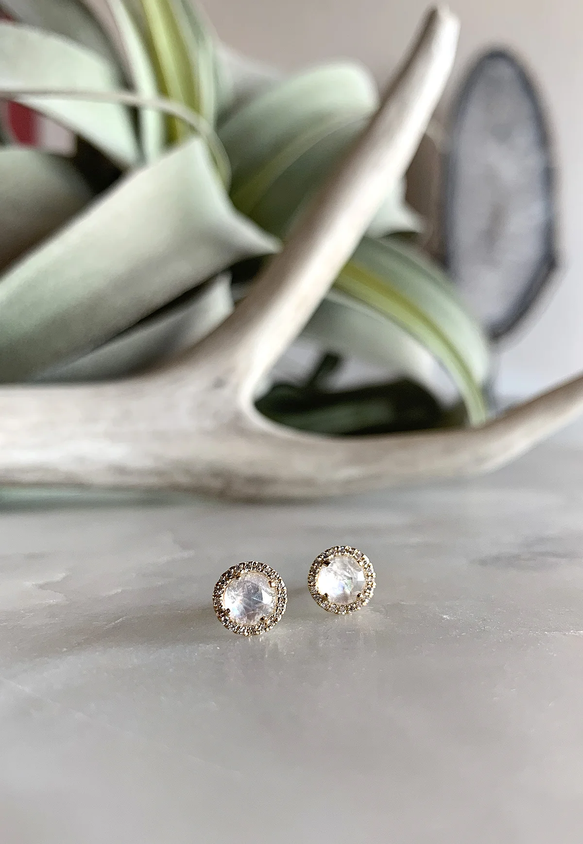 rianbowmoonstonediamondhalostud14ky-NEW$475_web.jpg