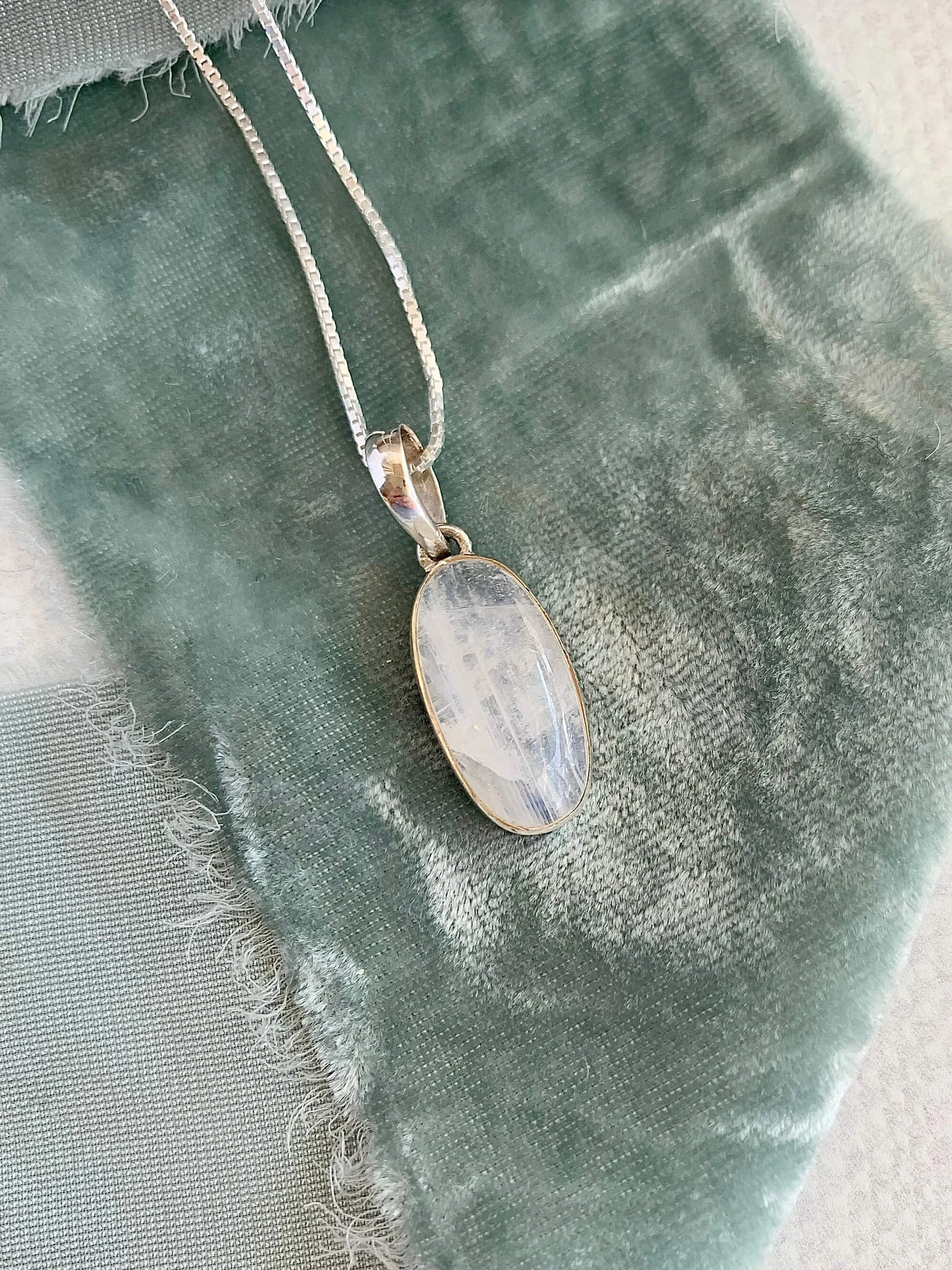 Mellow Moonstone Silver Necklace