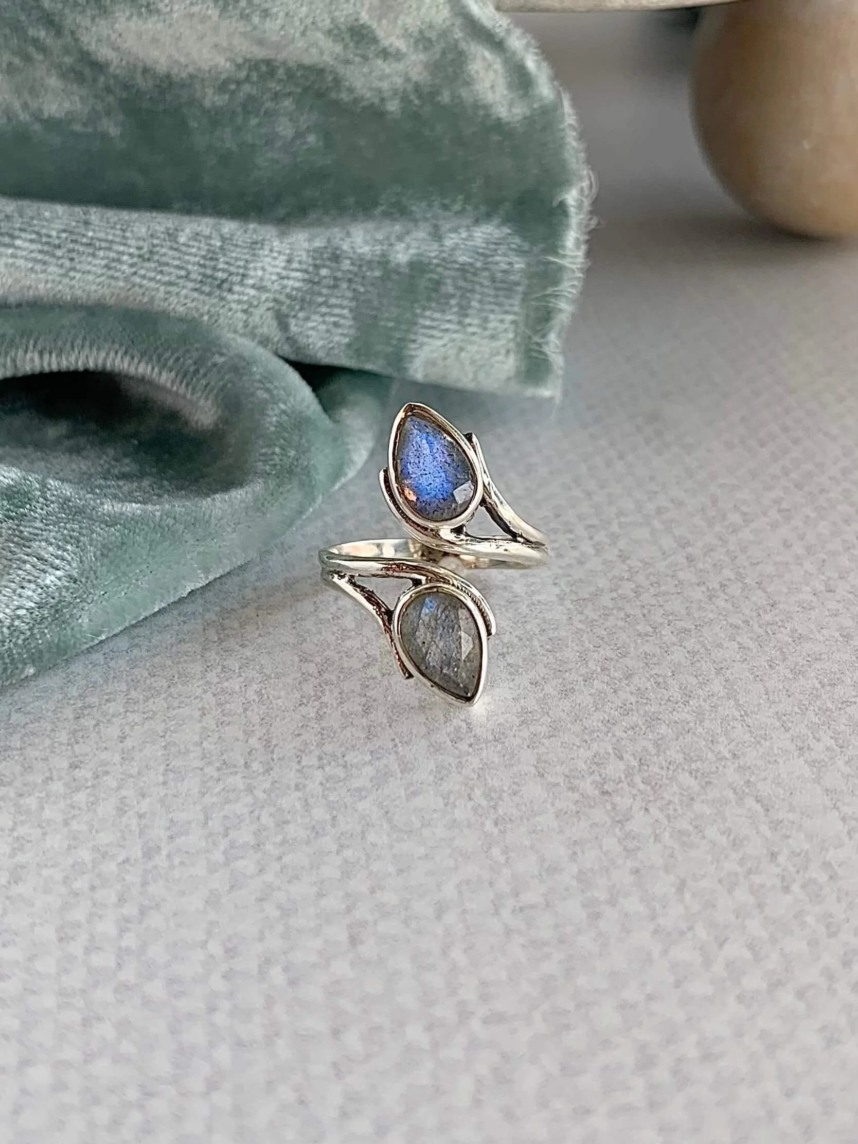 Intuitive Labradorite Silver Ring