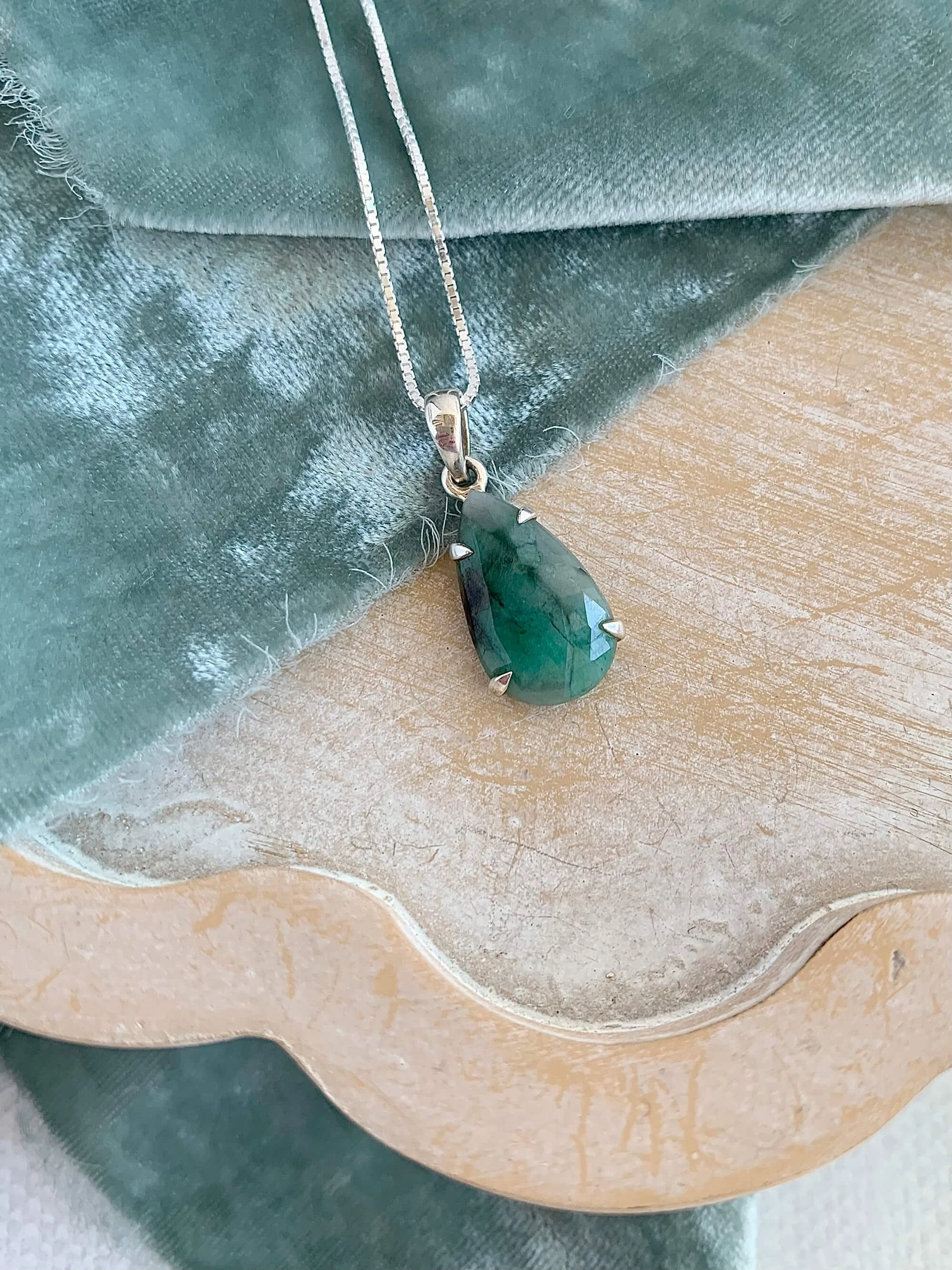 Dreamy Rough Emerald Silver Necklace