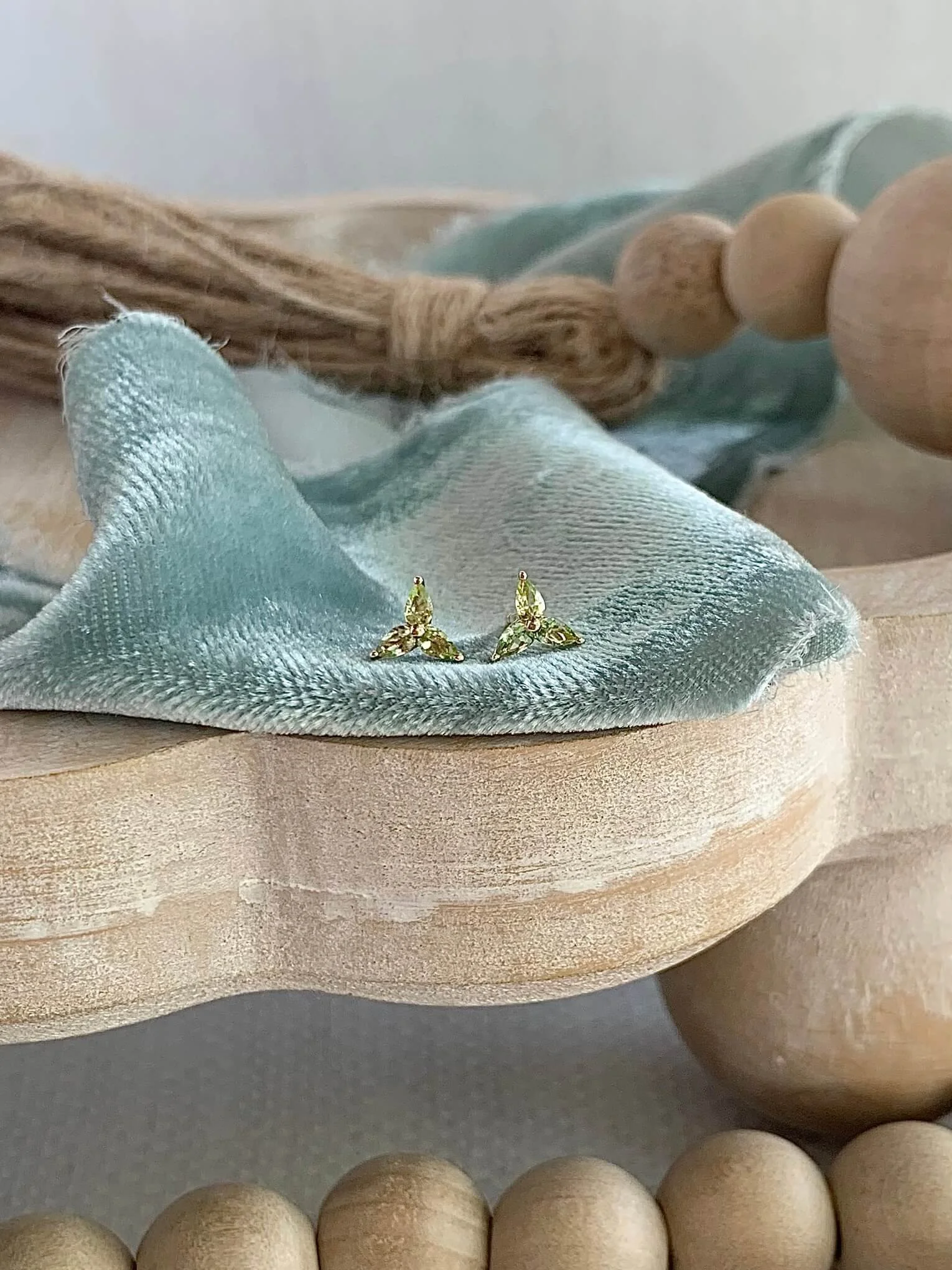 Flower Peridot 14k Yellow Gold Stud Earrings