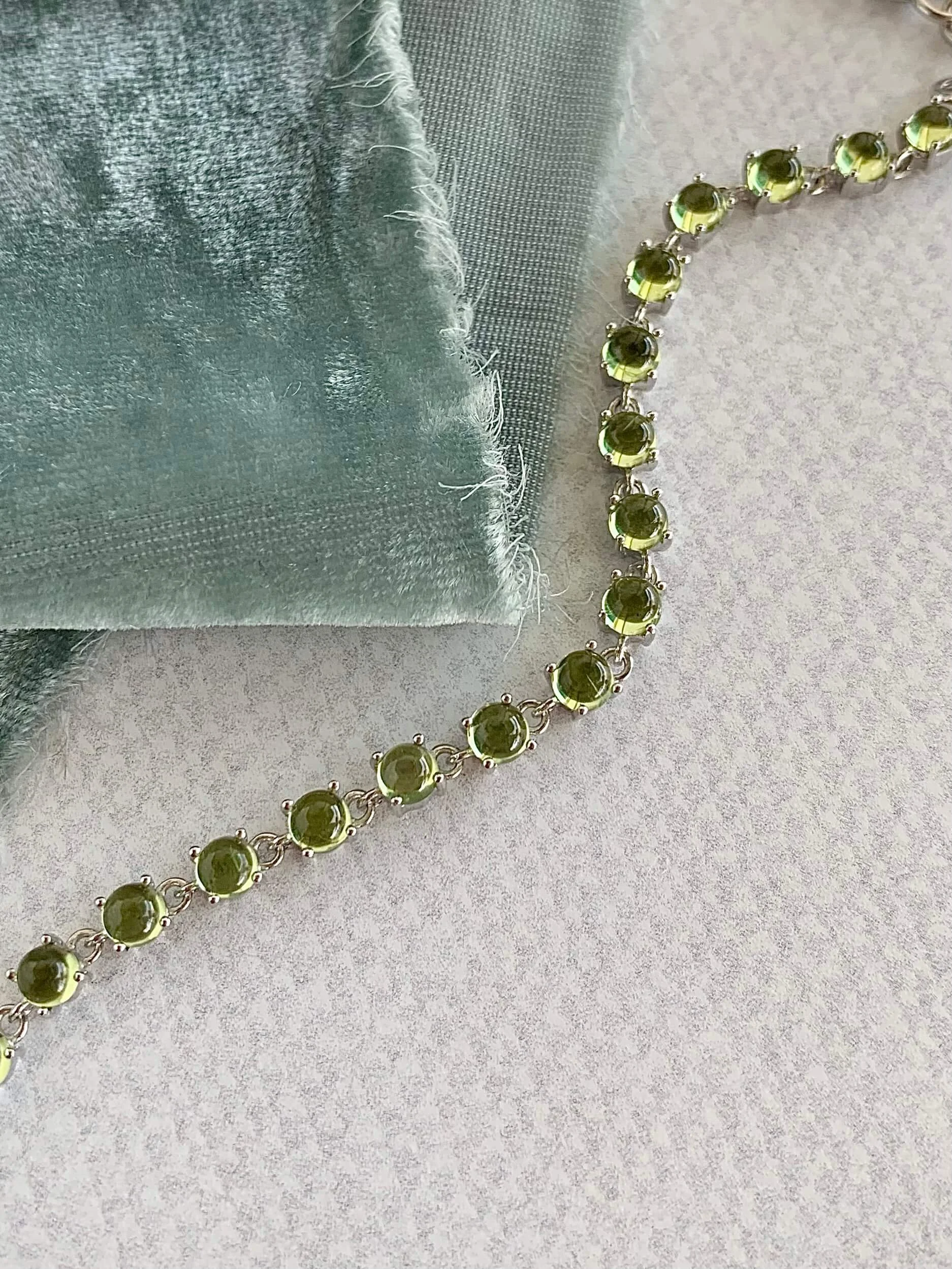 cabachon peridot silver bracelet $186.00 code igm-8103.jpg