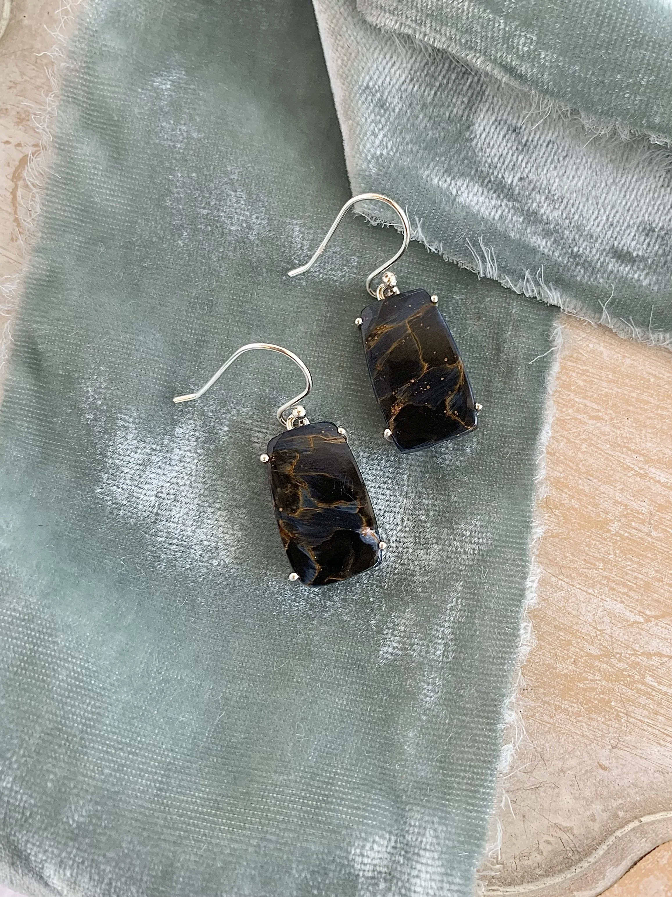 Dreamy Piertersite Silver Earrings