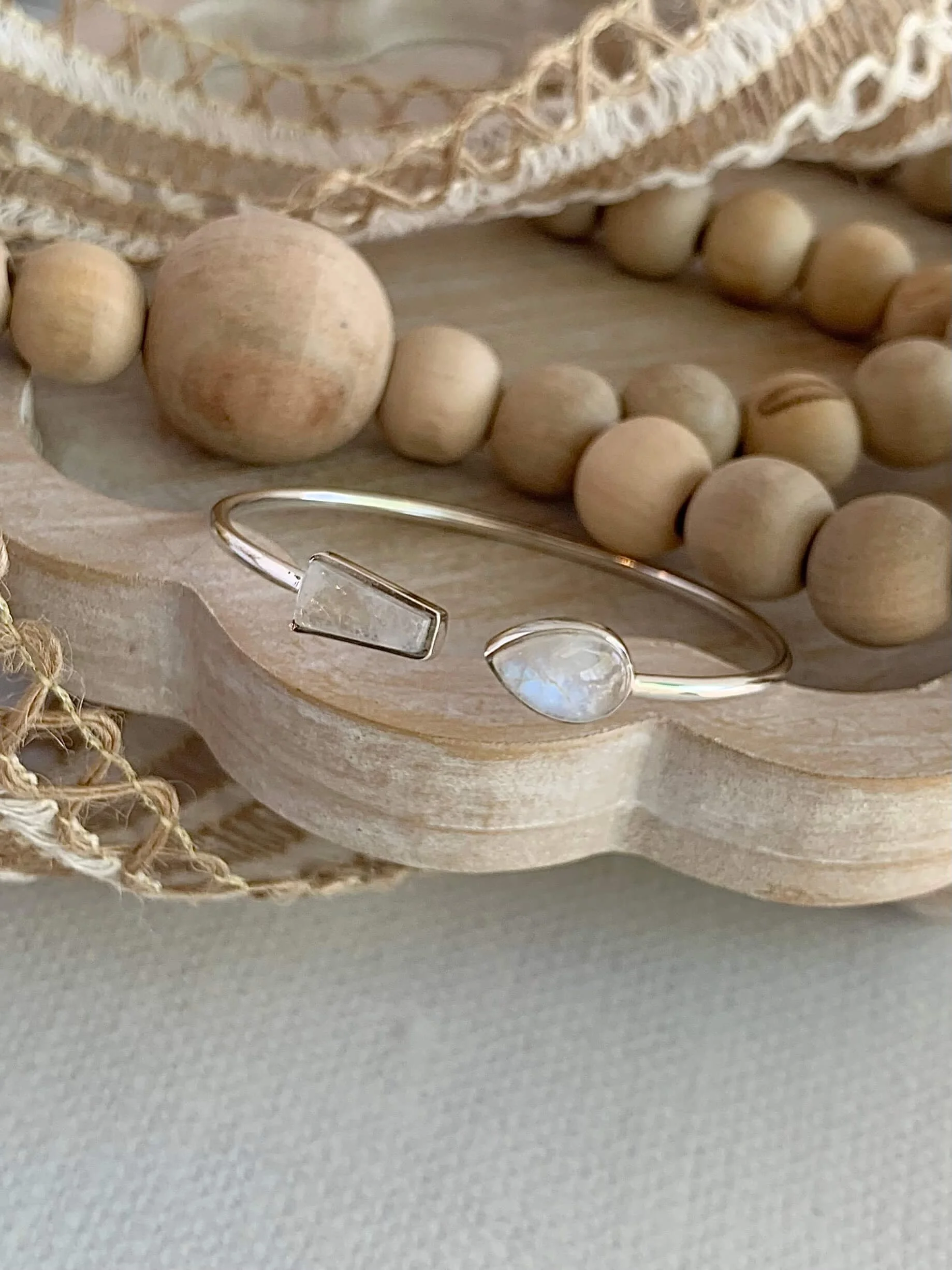 Cabachon Moonstone Silver Twist Bracelet