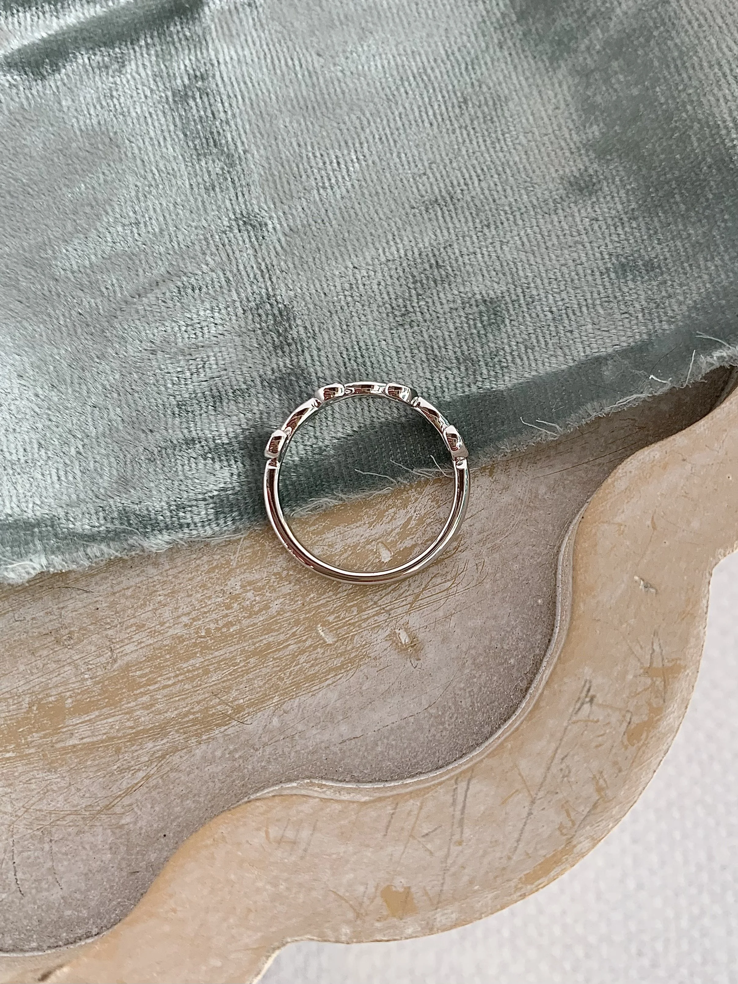 Spring Vine Diamond 14k White Gold Band