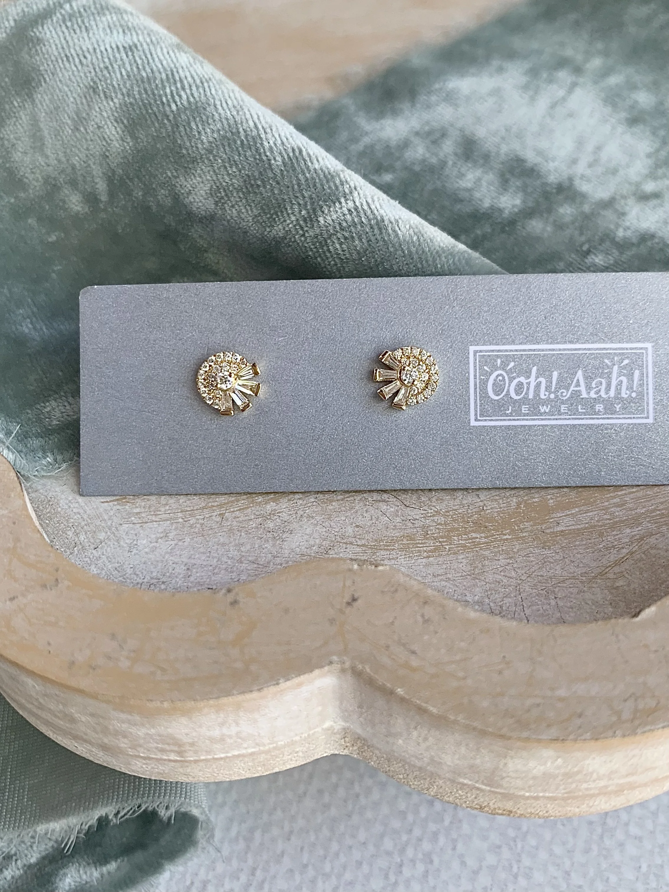 Sun Flare Diamond 18k Yellow Gold Stud Earrings
