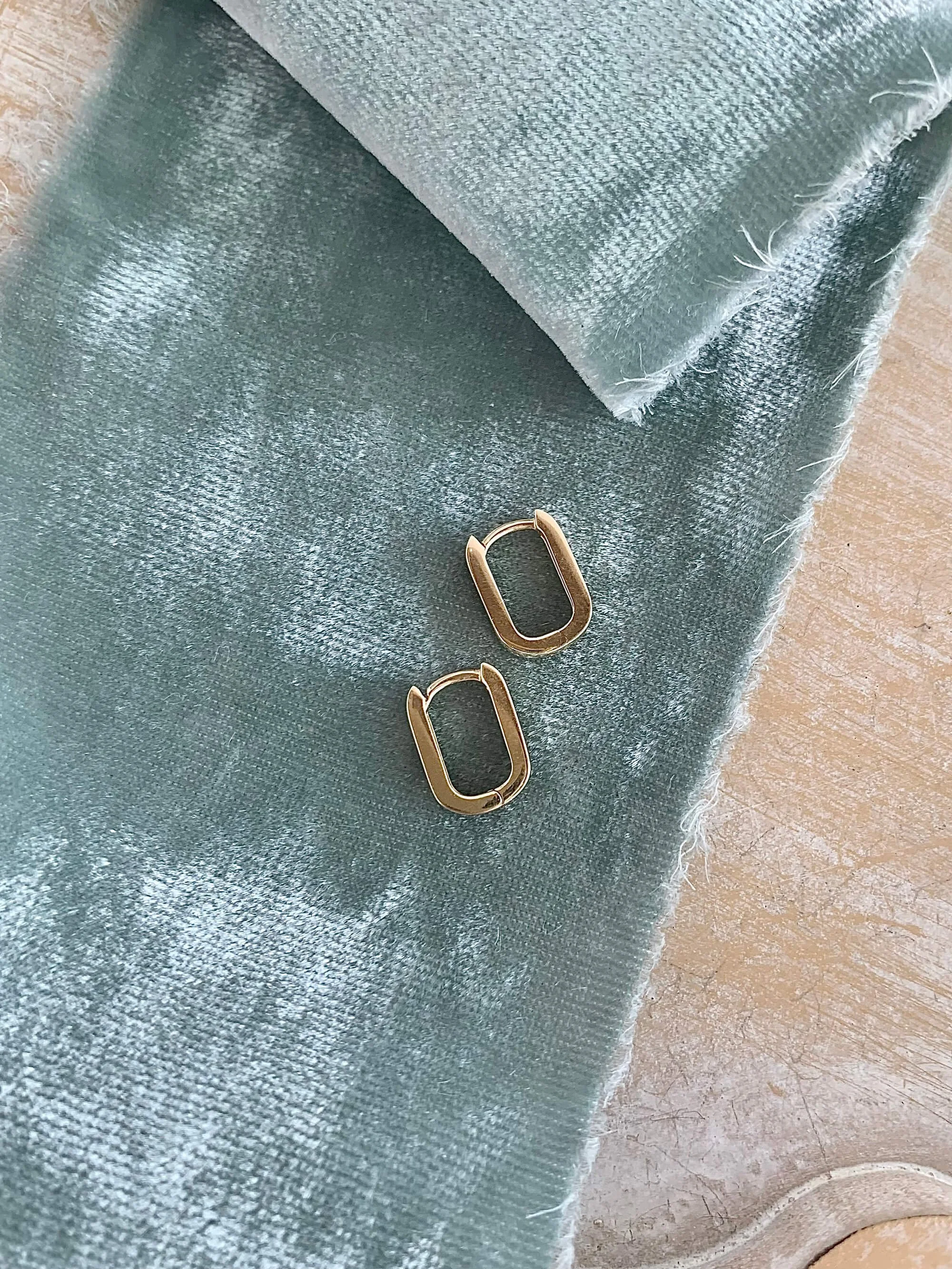 Squared Edge U 14k Yellow Gold Huggie Earrings