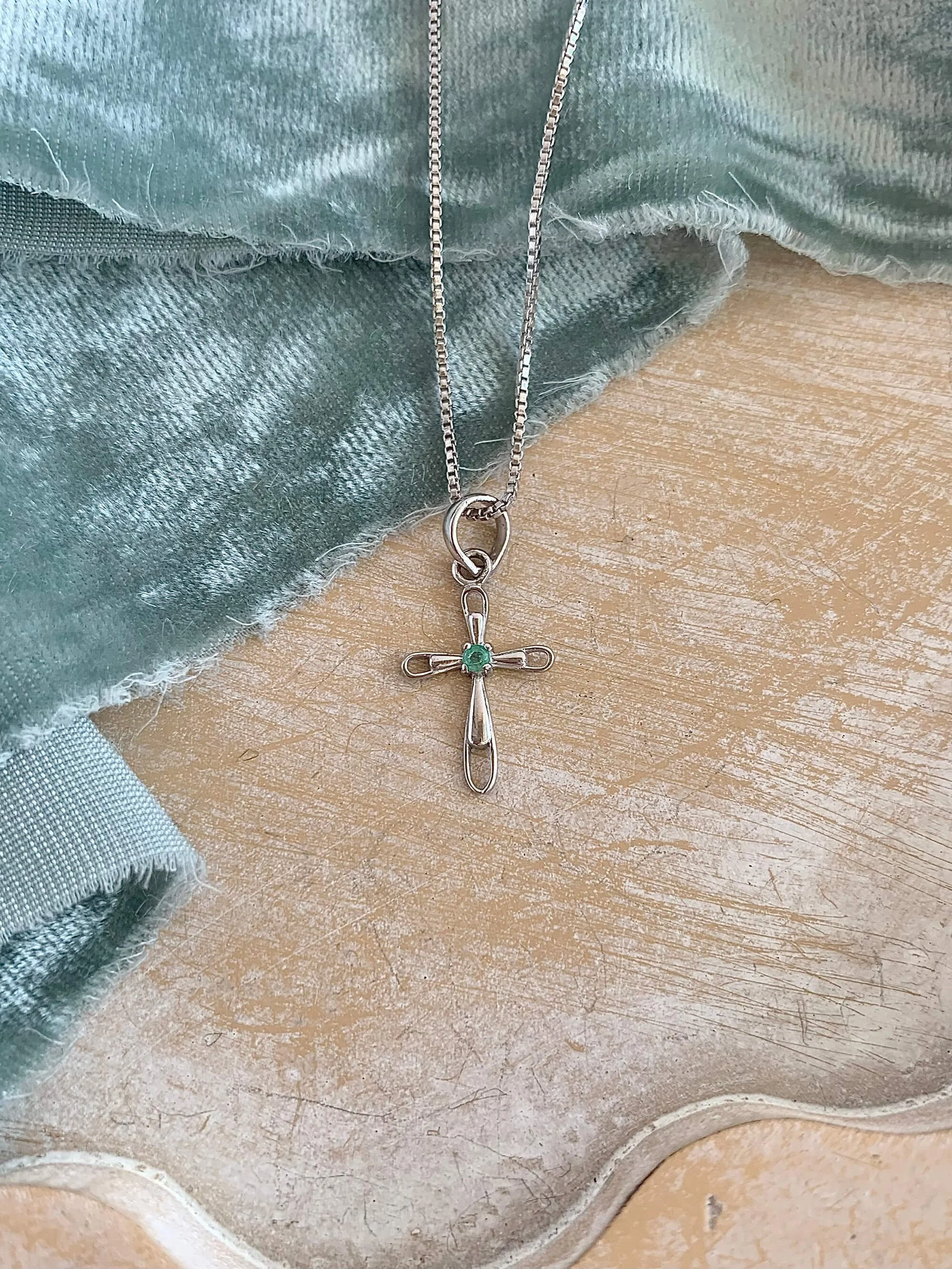 Pretty Emerald Silver Necklace
