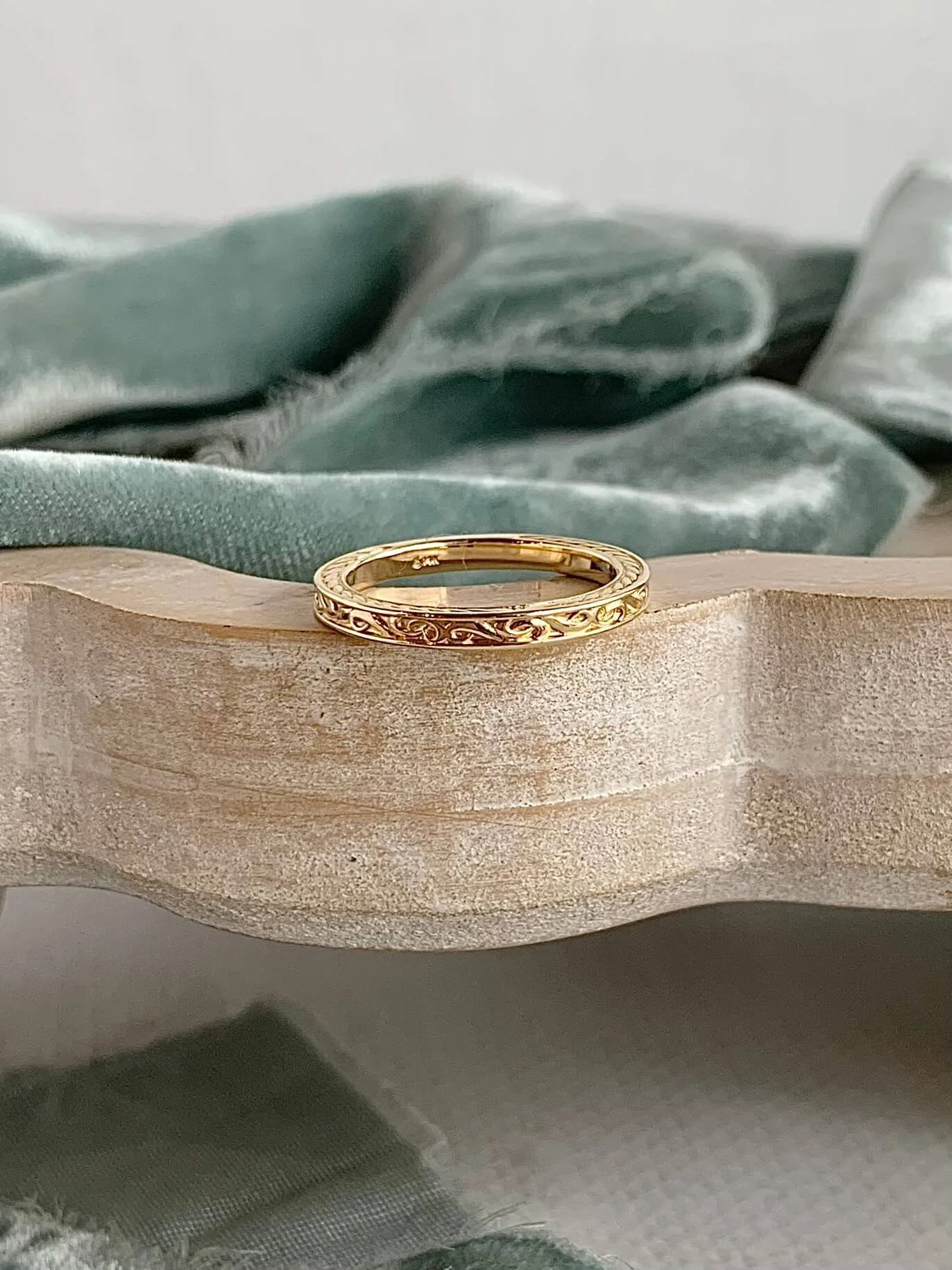 Filigree 14k Yellow Gold Wedding Band