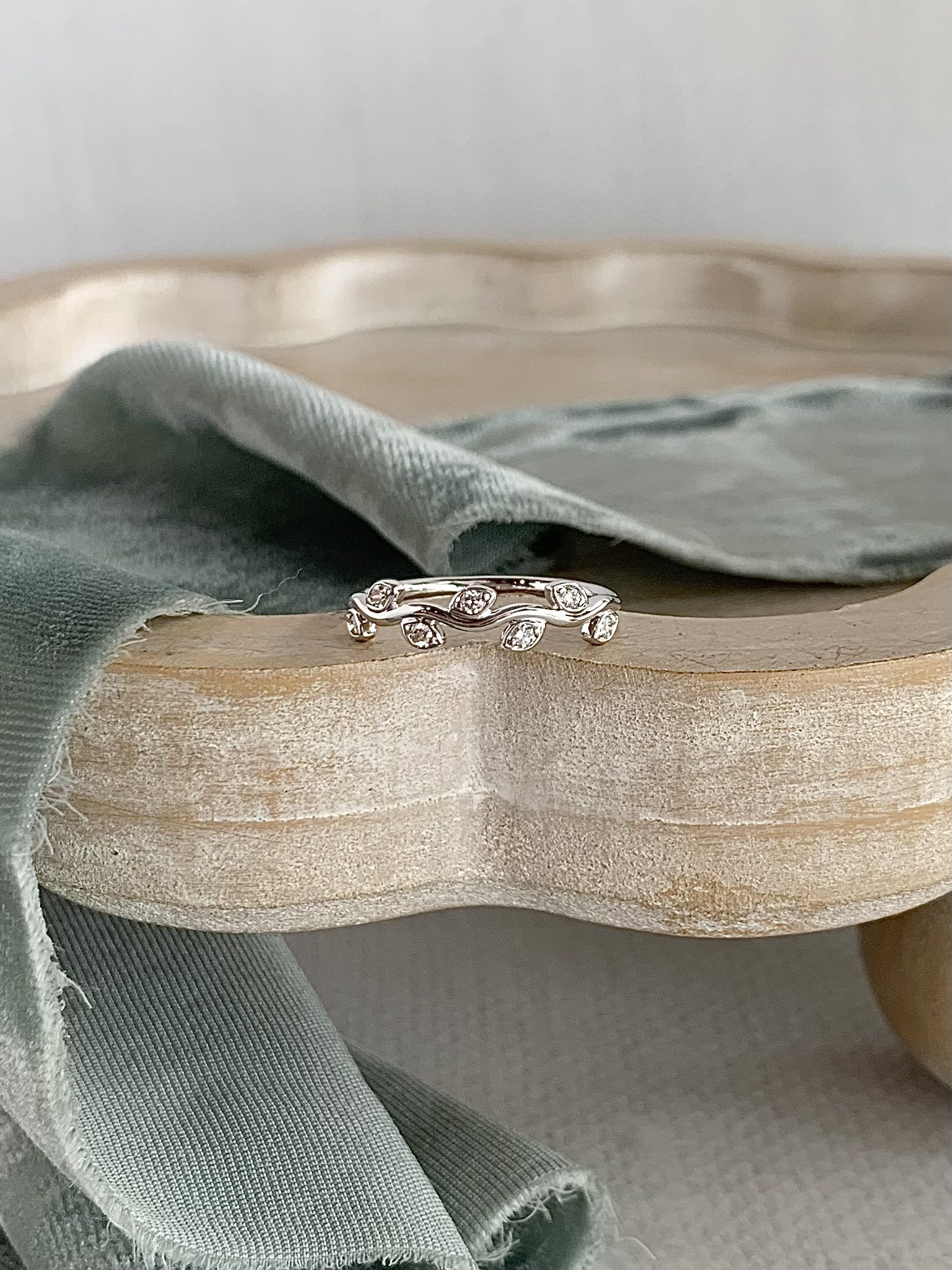 Spring Vine Diamond 14k White Gold Band