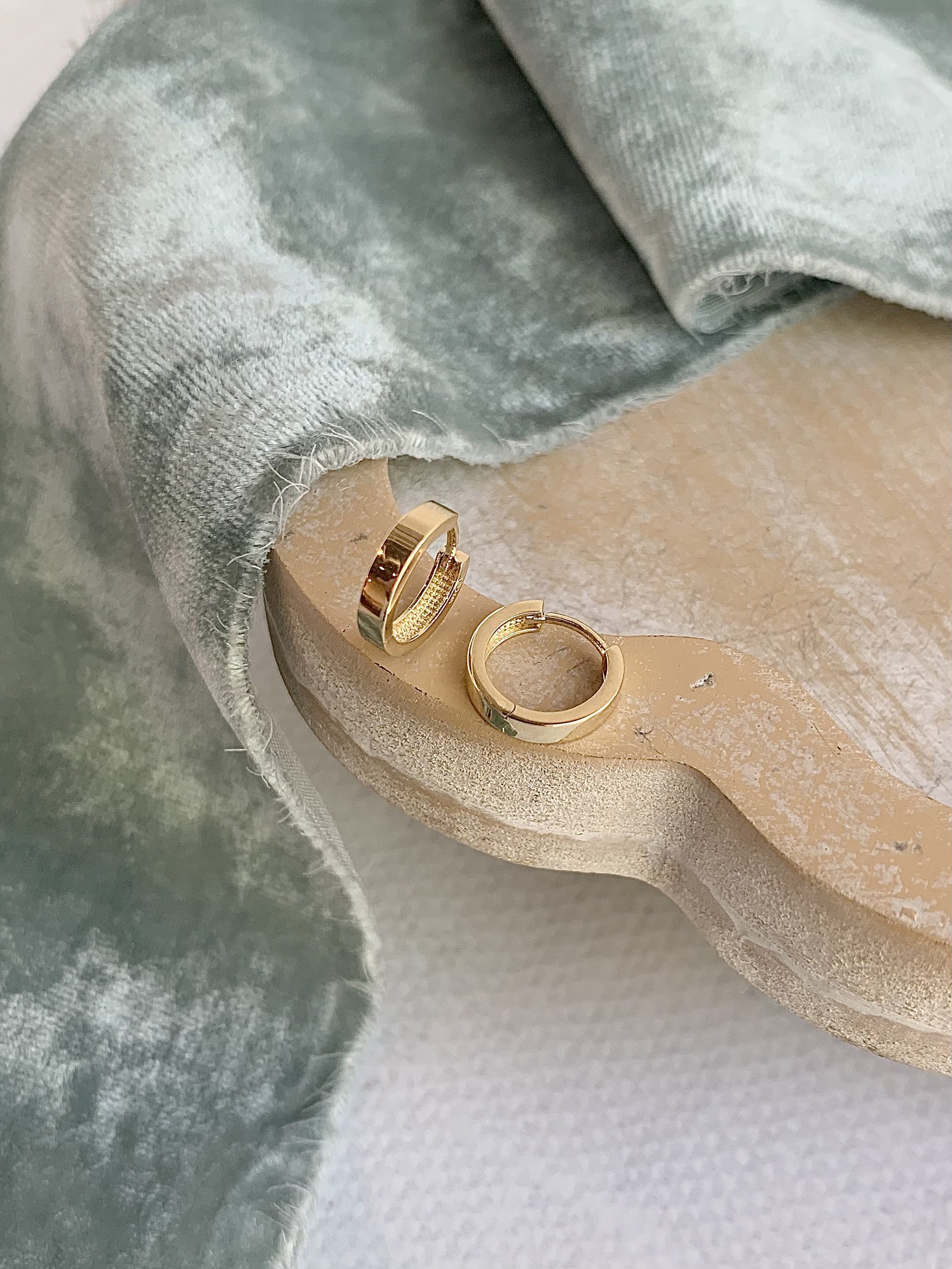 Pipecut 11.5mm 14k Yellow Huggie Earrings
