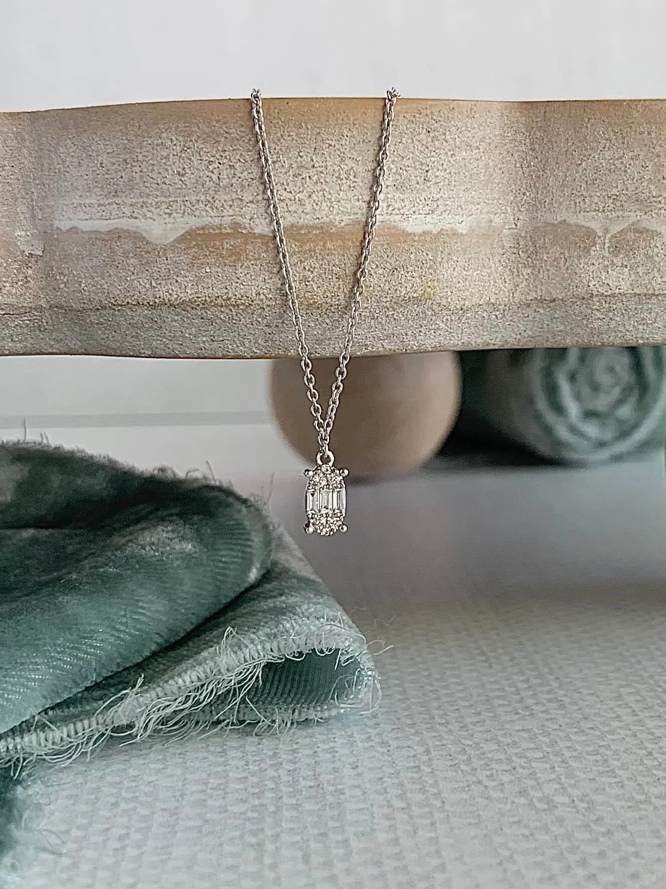 Cluster Diamond Oval 18k White Gold Necklace