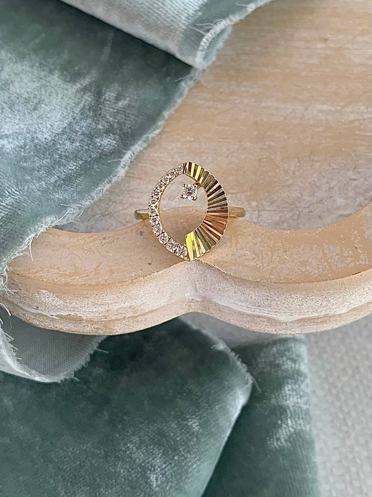 Wave Diamond 18k Yellow Gold Ring