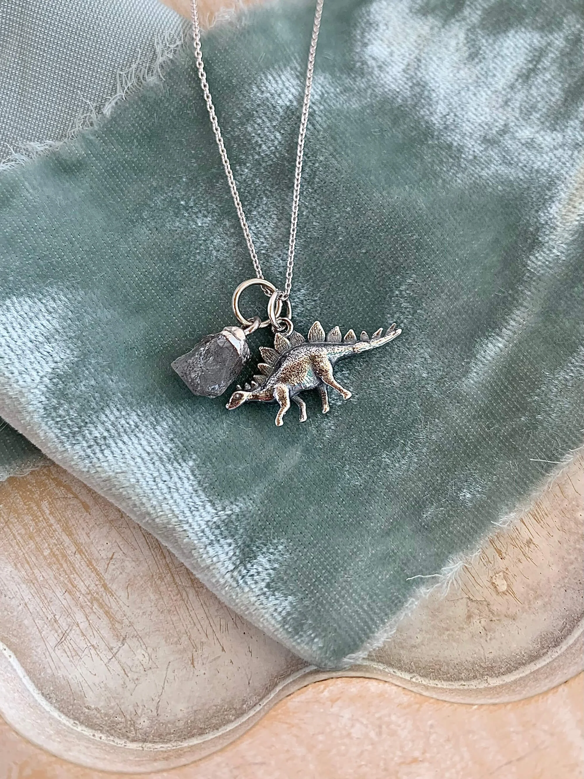 Spikeasaurus Labradorite Silver Necklace