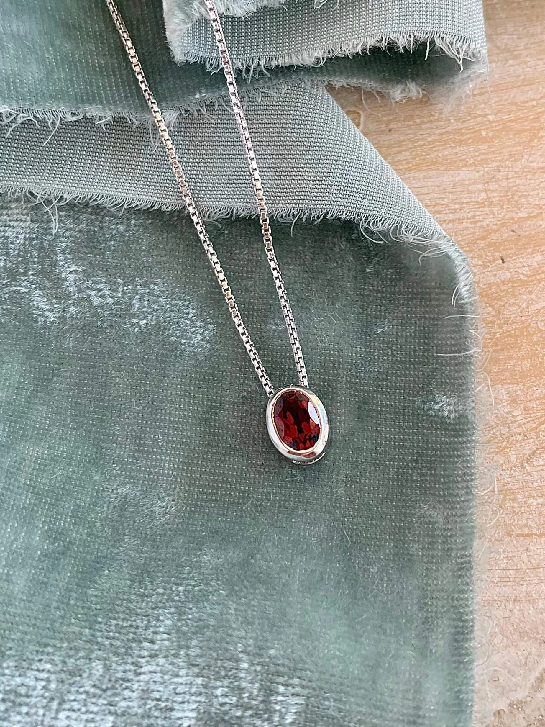 Juicy Harnet Silver Necklace