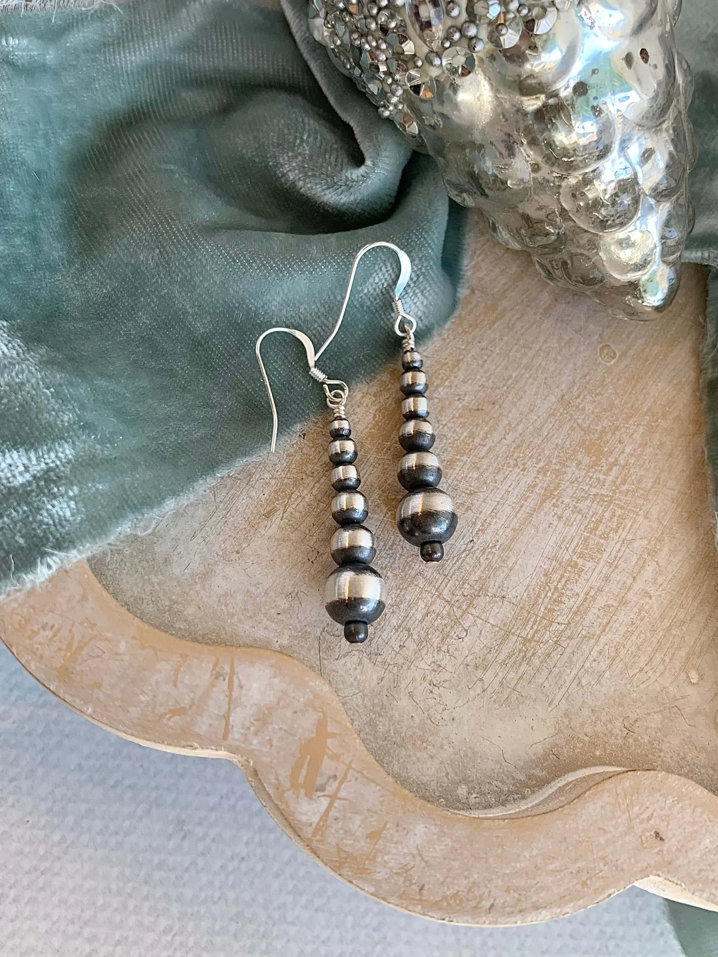 Graduated Navajo Pearl Silver Earrings