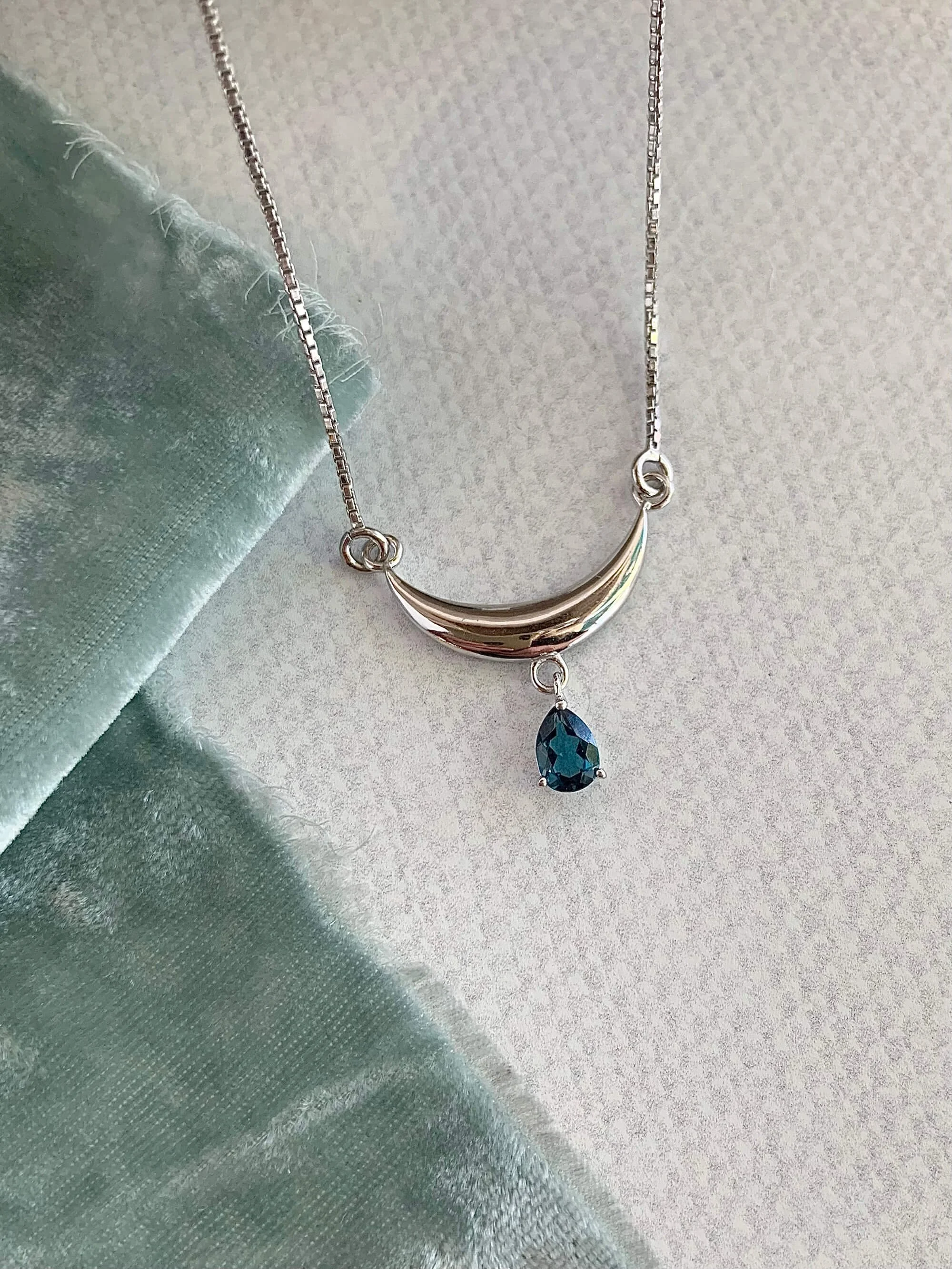 Curved Bar London Blue Topaz Silver Necklace
