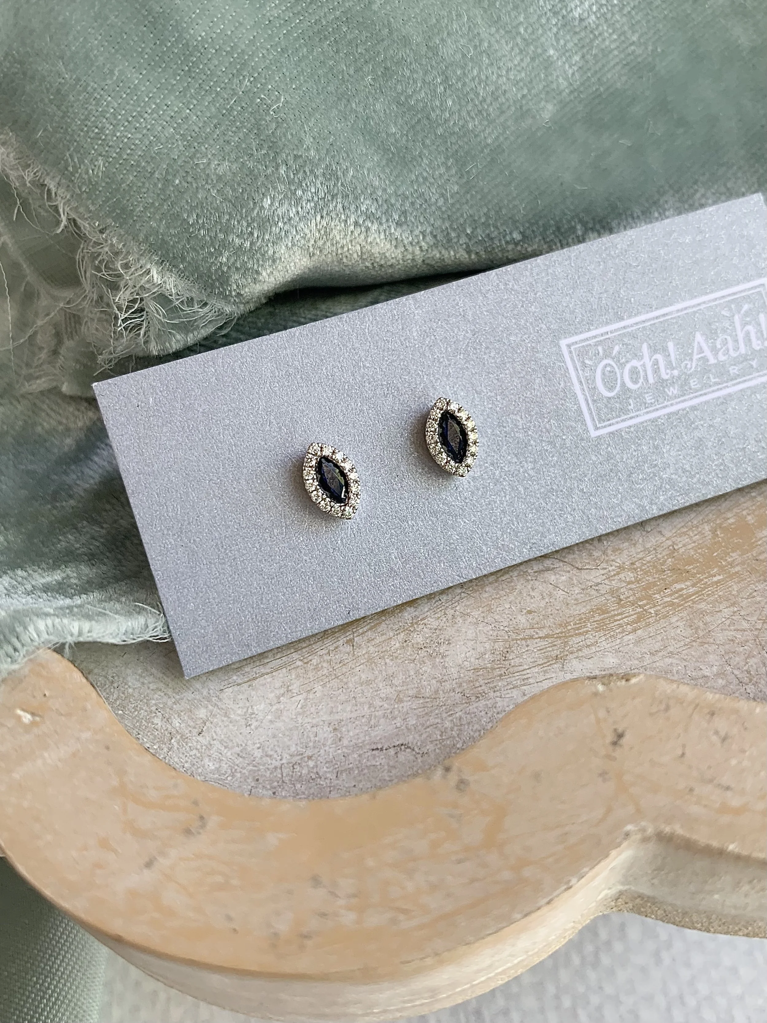Elegant Marquis Sapphire Diamond 18k White Gold Stud Earrings