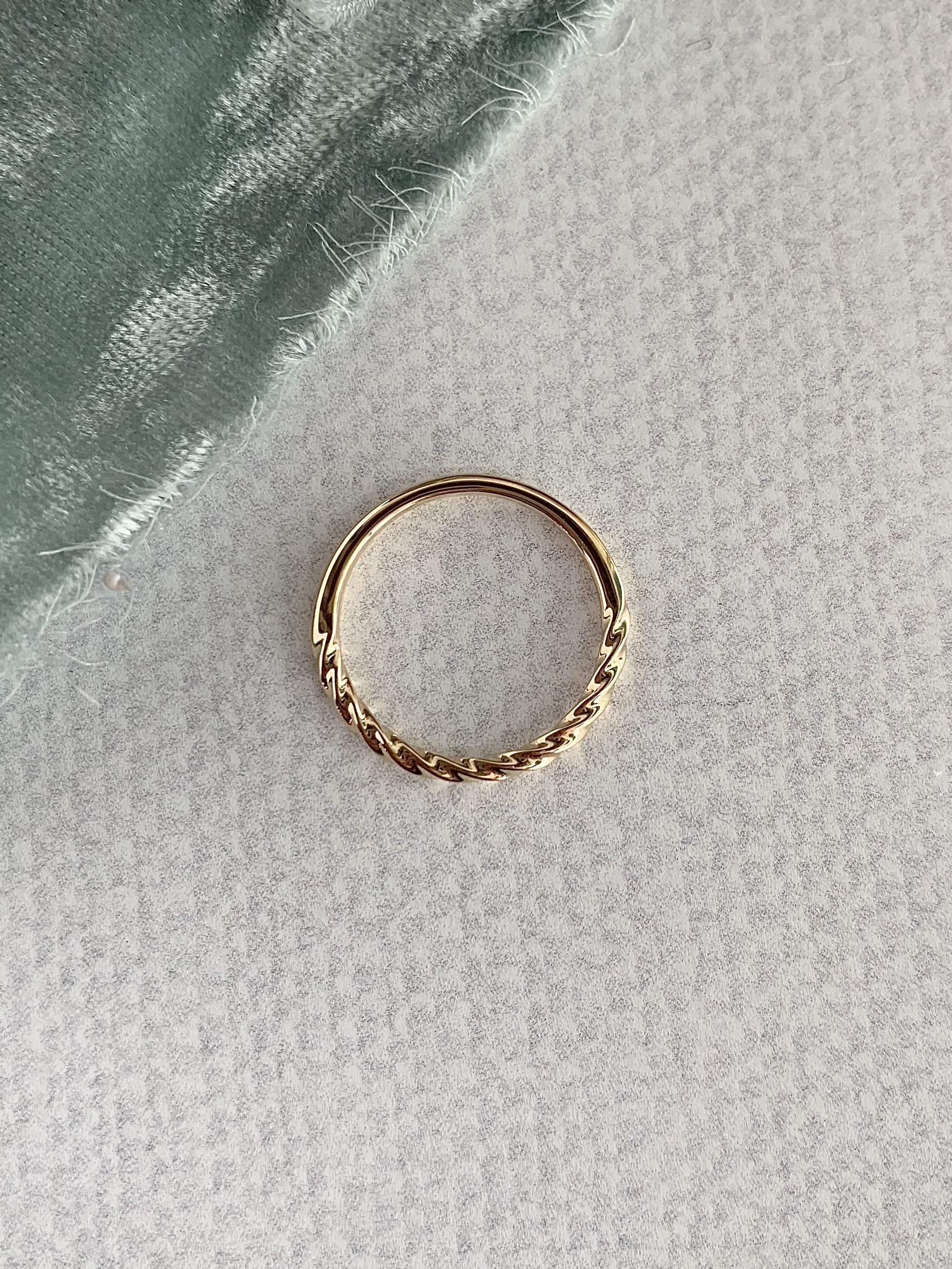 Twist 14k Yellow Gold Band