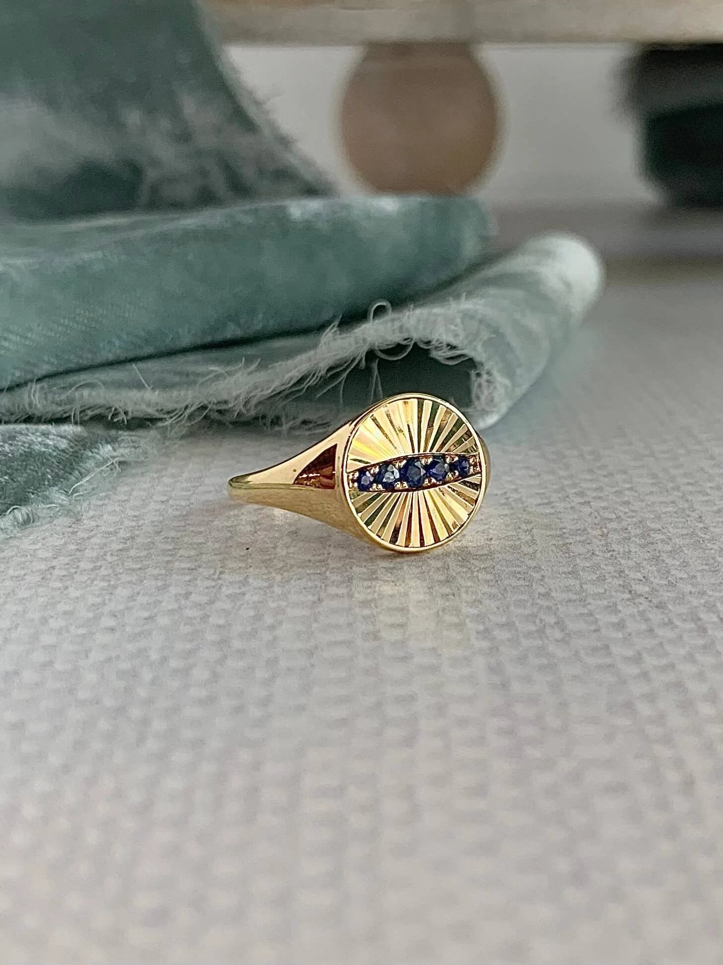 Signet Sapphire Radiant 18k Yellow Gold Ring