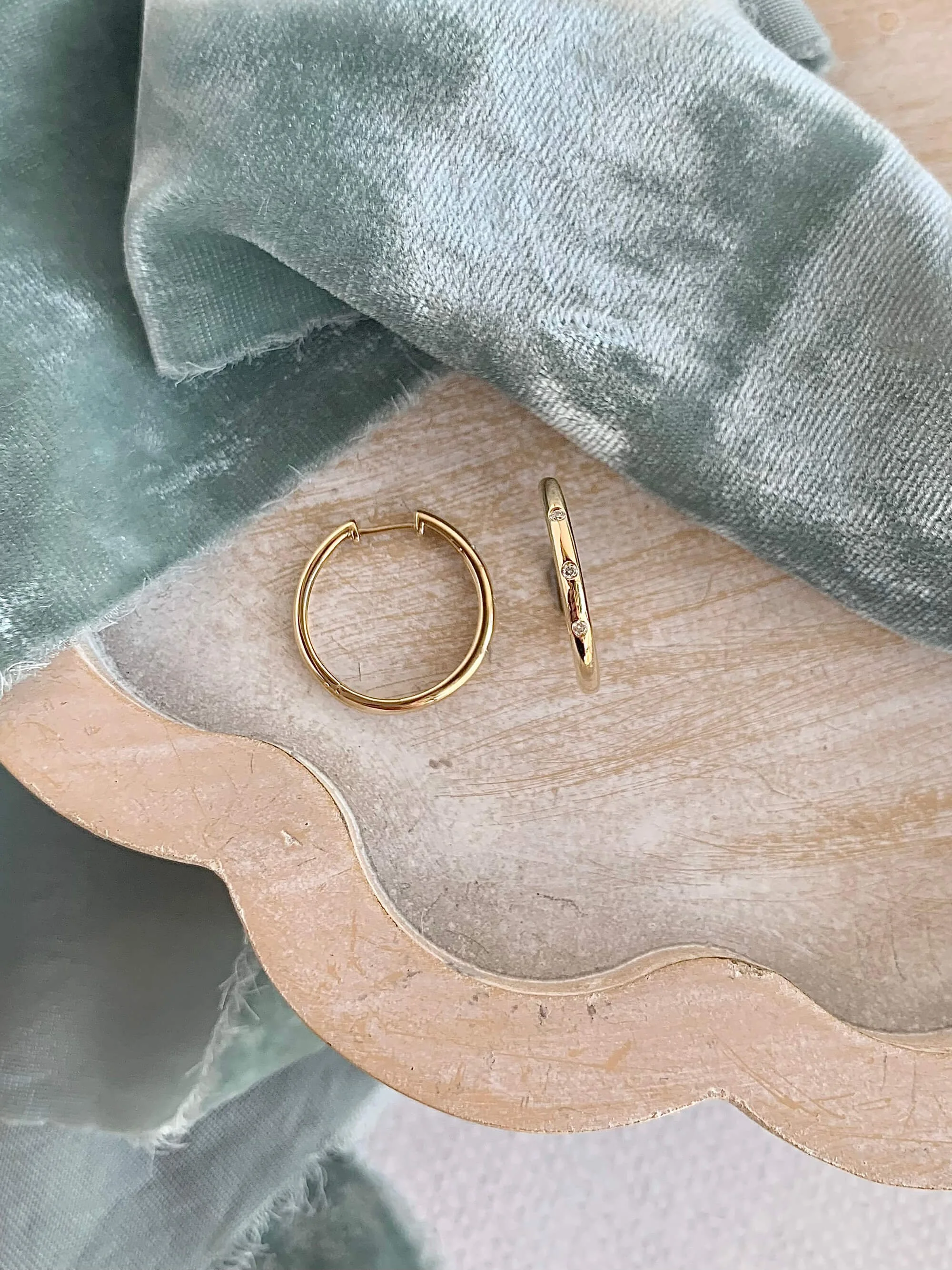 Hammer Set Diamond 14k Yellow Gold Hoop Earrings