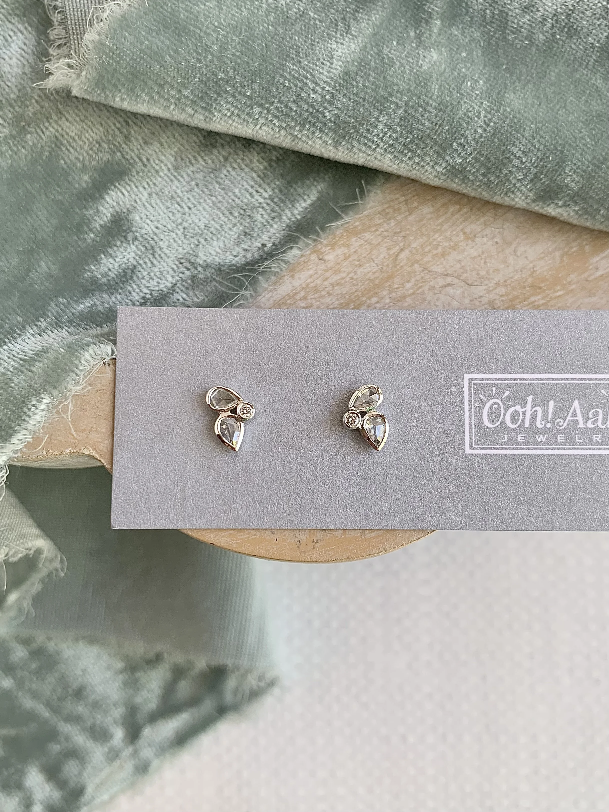 18k White Gold Lovely Rose Cut Diamond Cluster Earring
