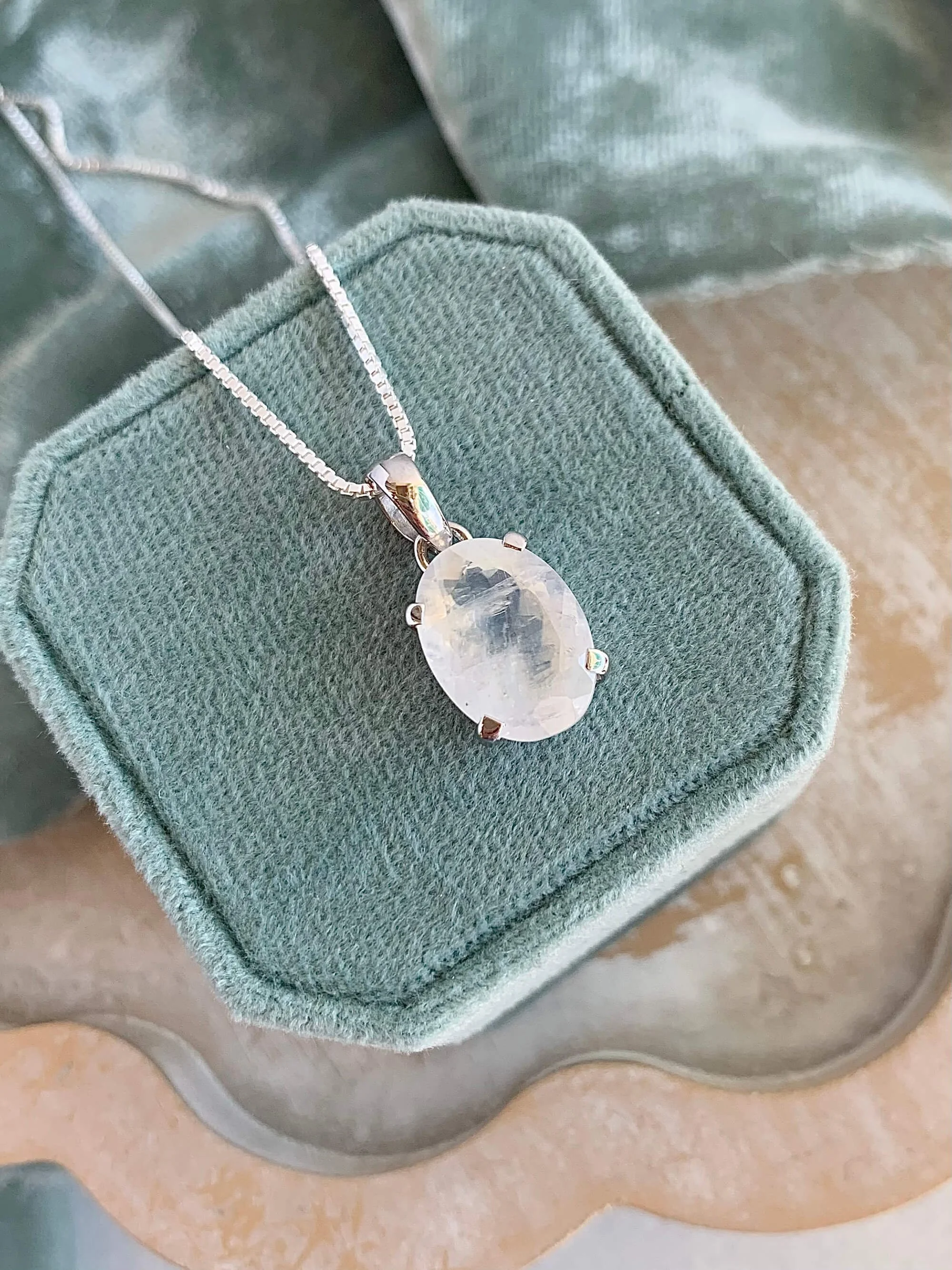 faceteFaceted Rainbow Moonstone Silver Necklaced rainbow moonstone silver necklace $124.00 code sf90pd+v19-16.jpg
