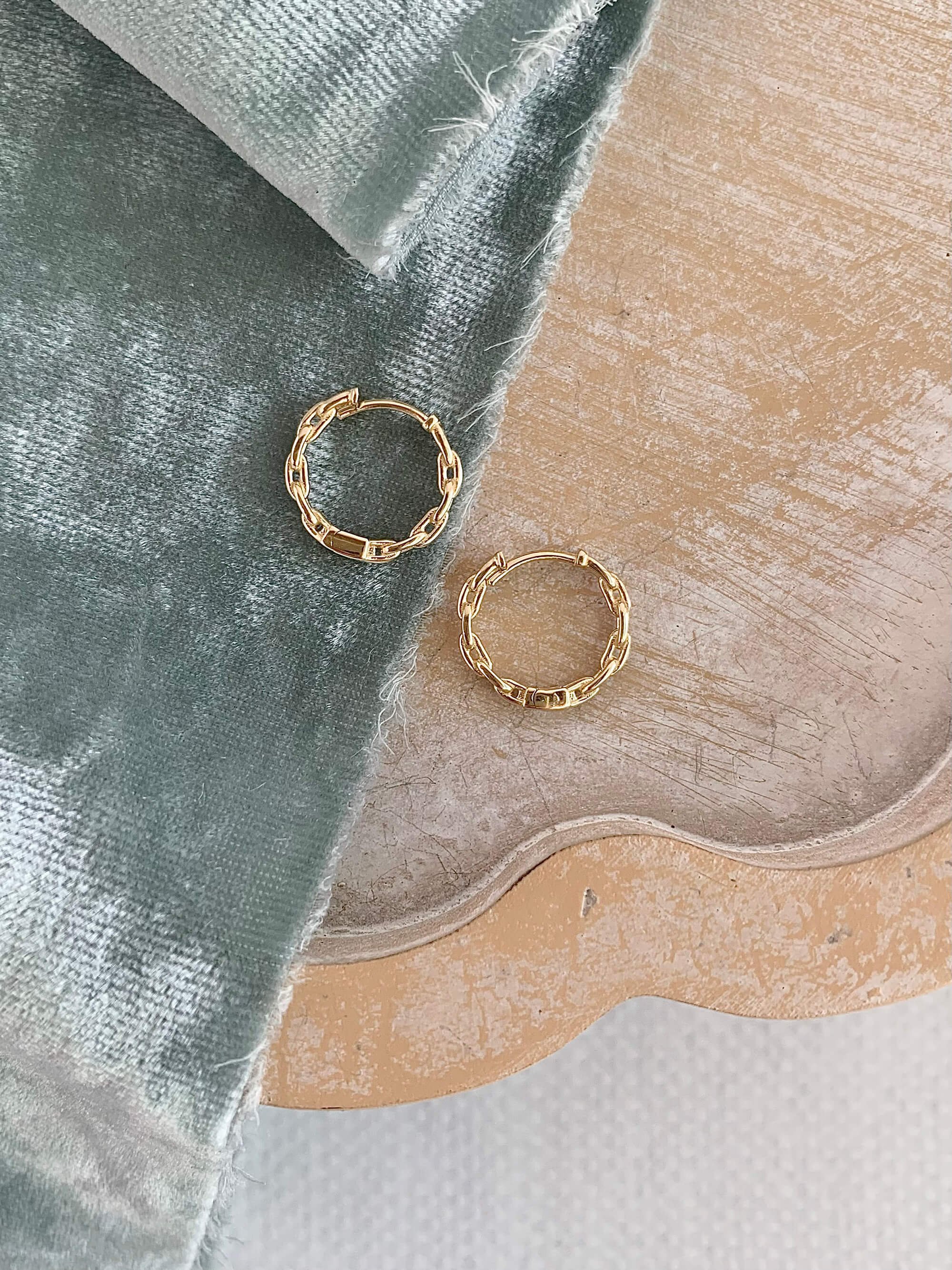 Chain 14k Yellow Gold Huggie Earrings