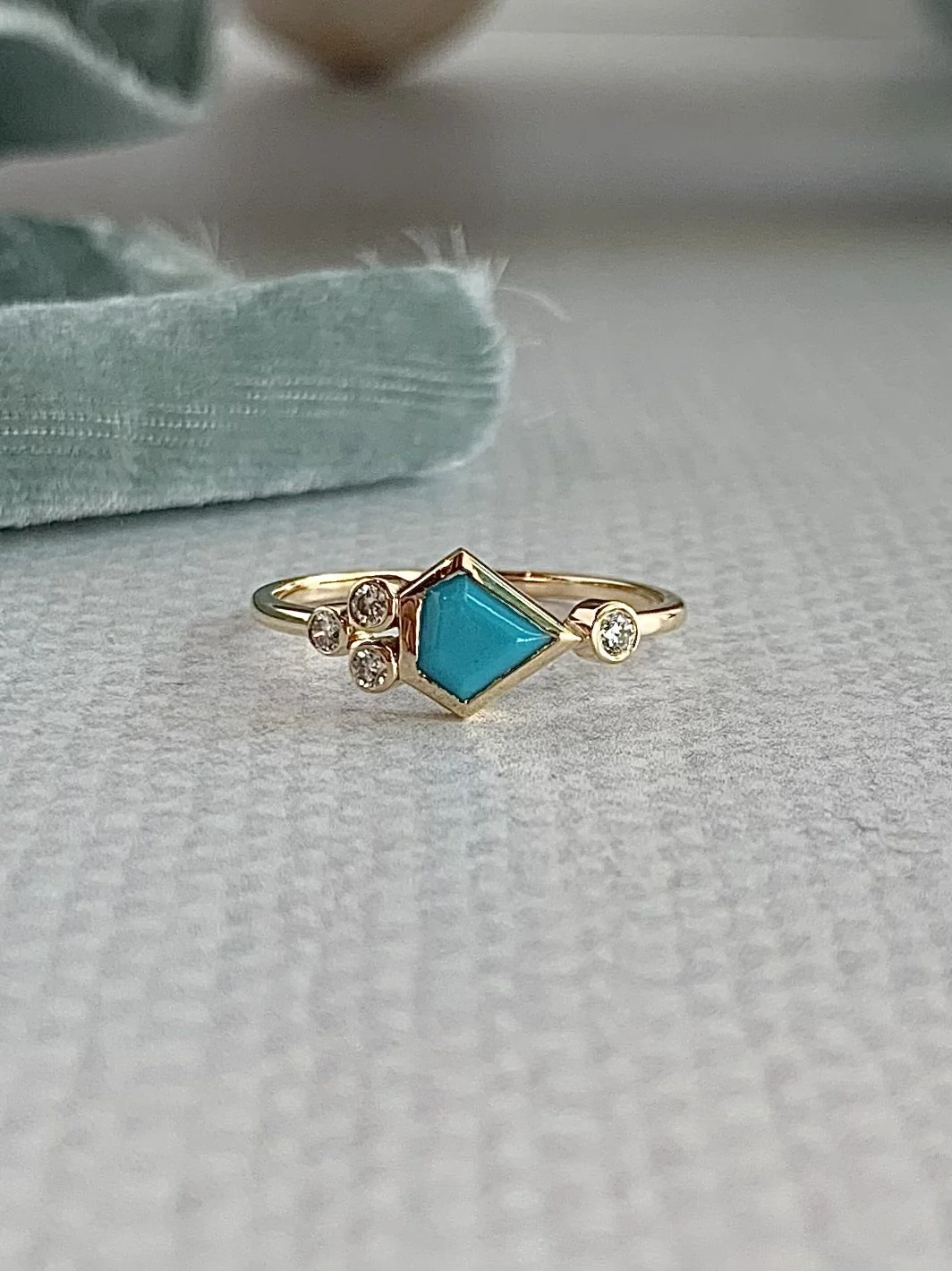 Kite Turquoise Diamond 18k Yellow Gold Ring