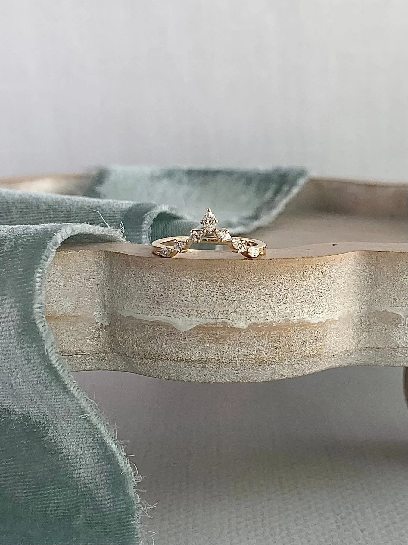 Diadem Lab Diamond 14k Yellow Gold Contour Band