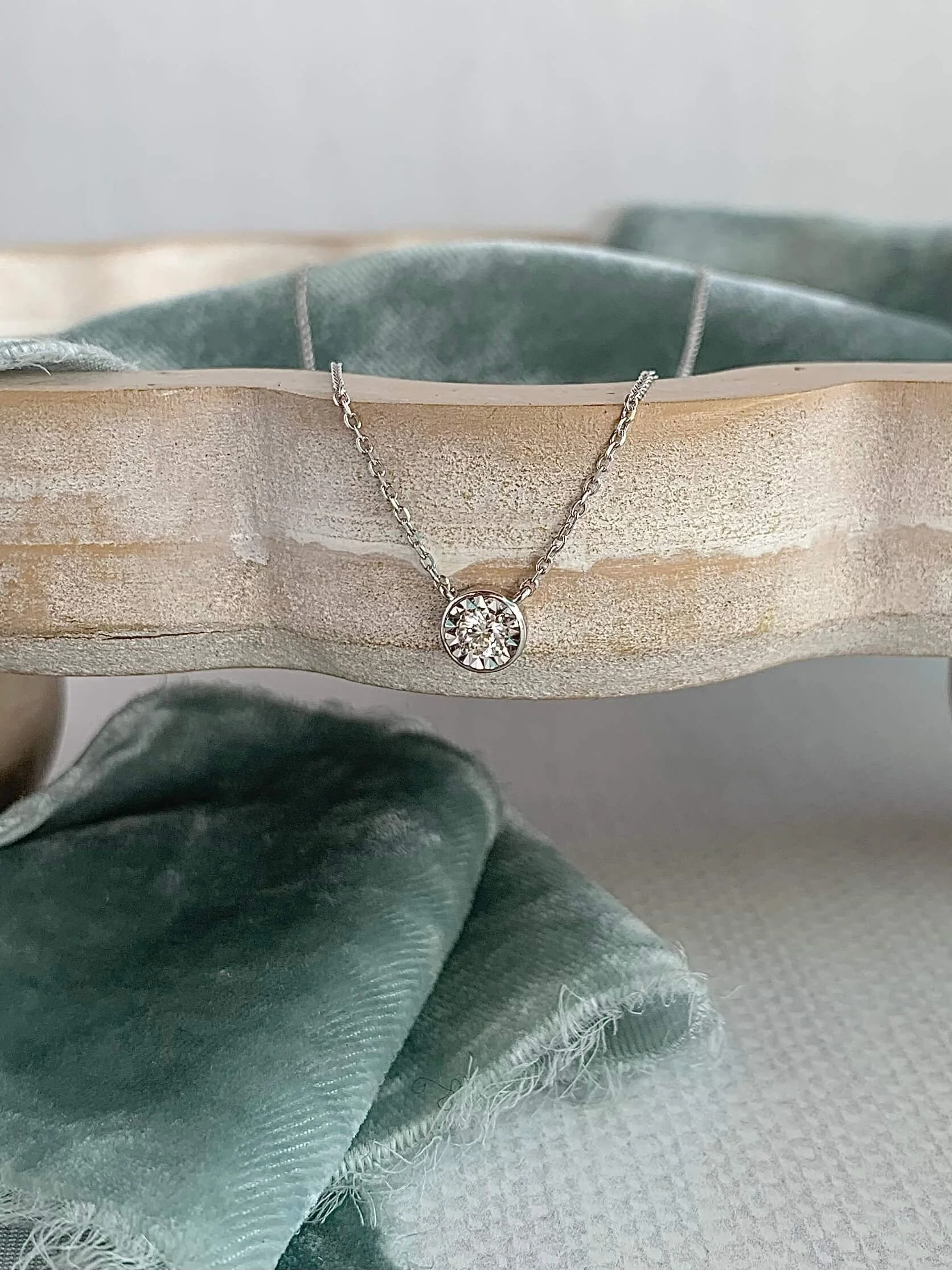 Diamond Wheel 18k White Gold Necklace